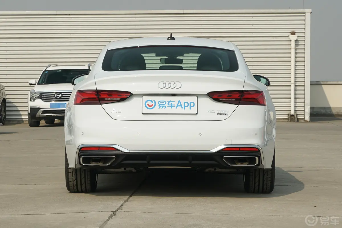 奥迪A5Sportback 40 TFSI quattro 豪华动感型正后水平