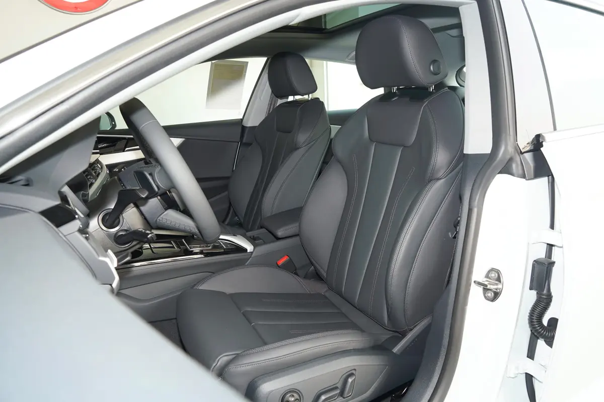 奥迪A5Sportback 40 TFSI quattro 豪华动感型驾驶员座椅