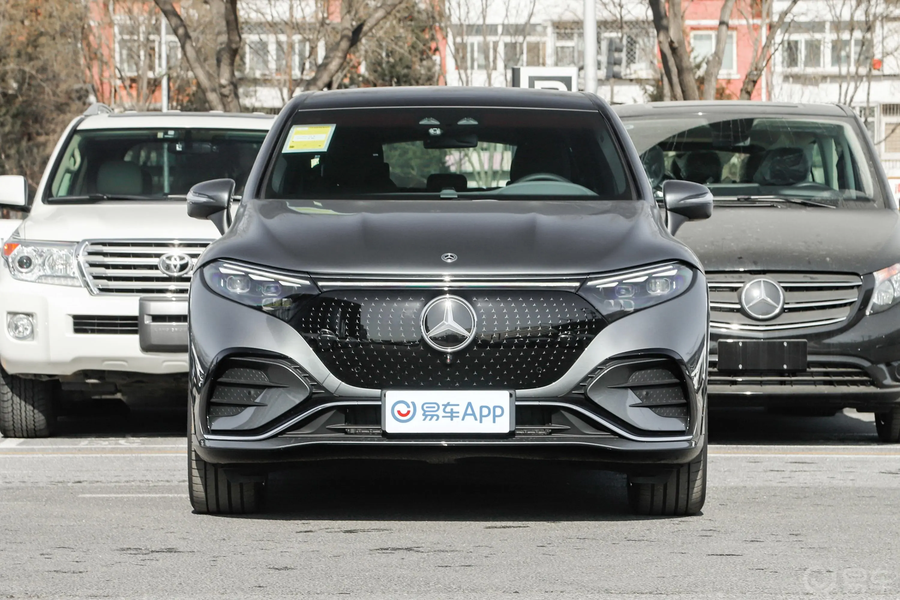 奔驰EQS SUV450 4MATIC 豪华版正前水平