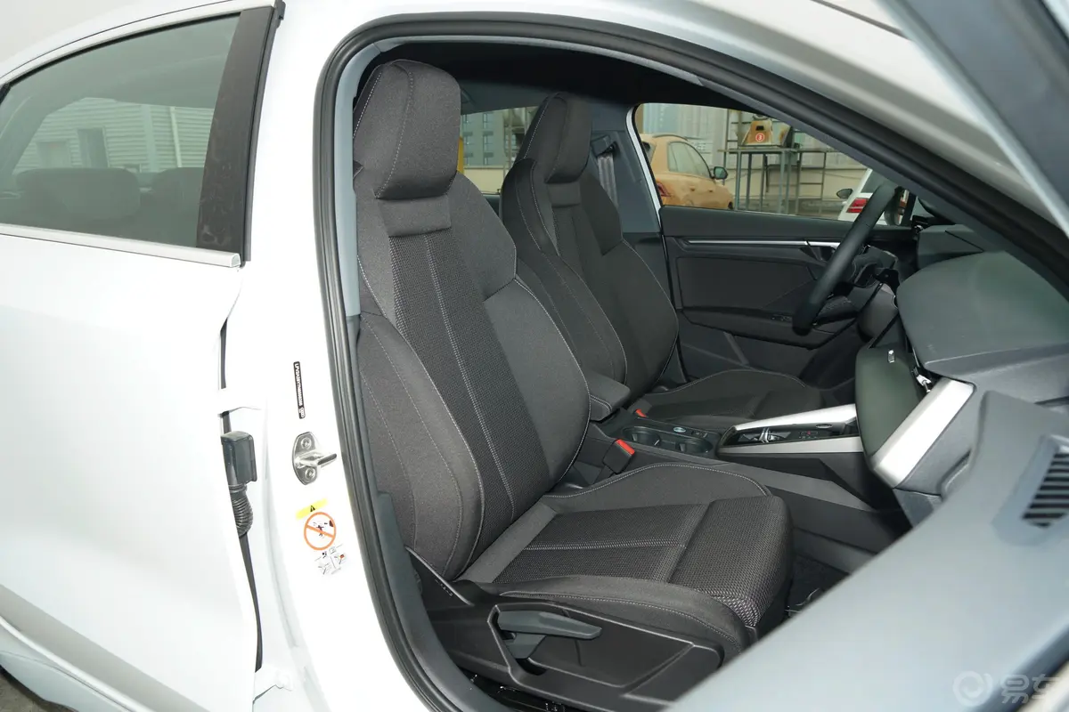奥迪A3A3L Limousine 35 TFSI 进取运动型副驾驶座椅