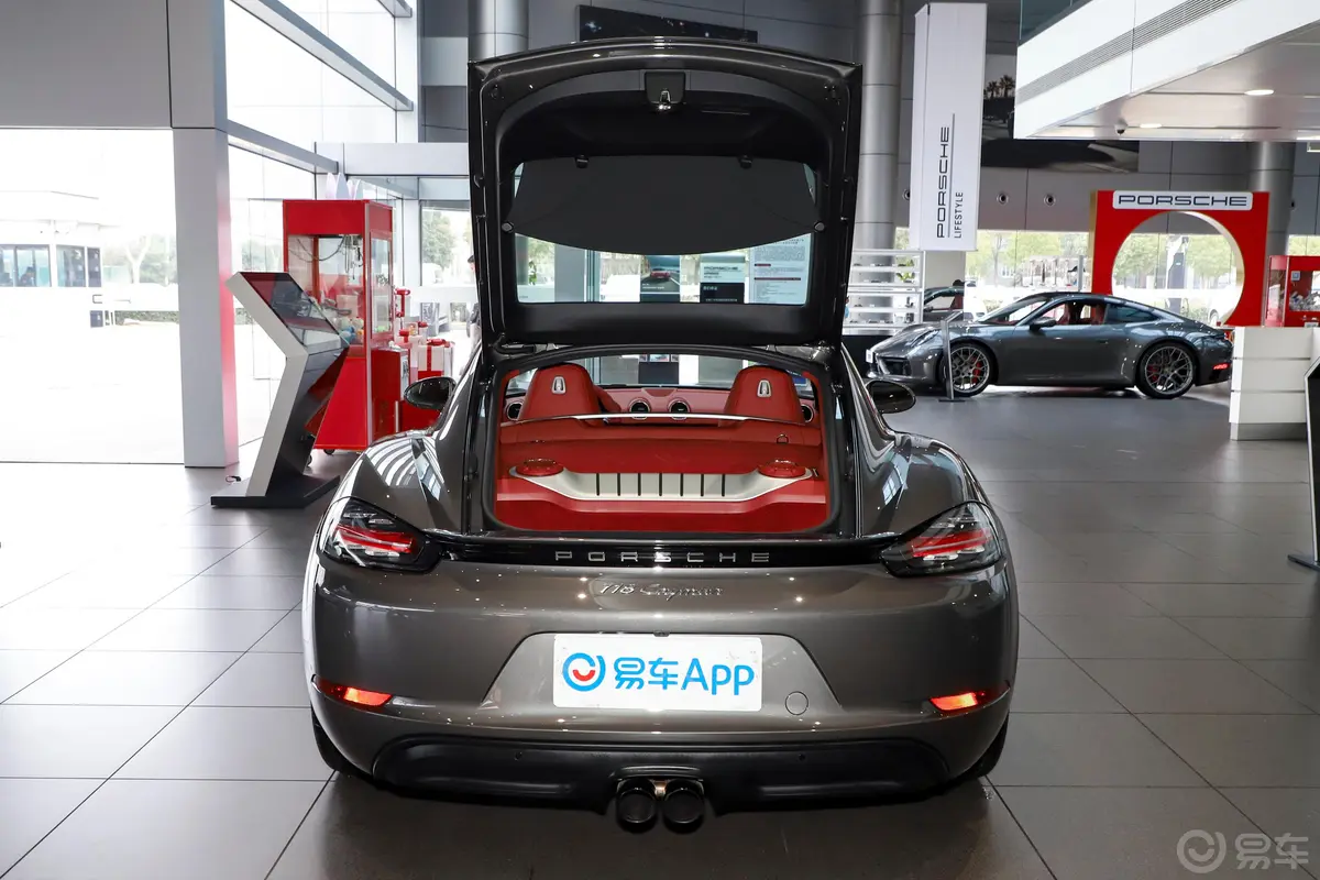 保时捷718Cayman 2.0T后备厢