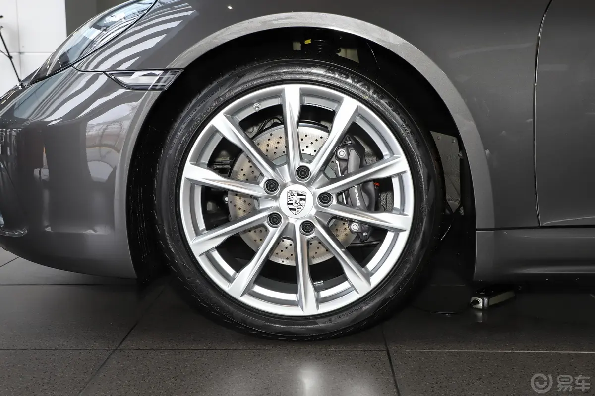 保时捷718Cayman 2.0T前轮毂造型