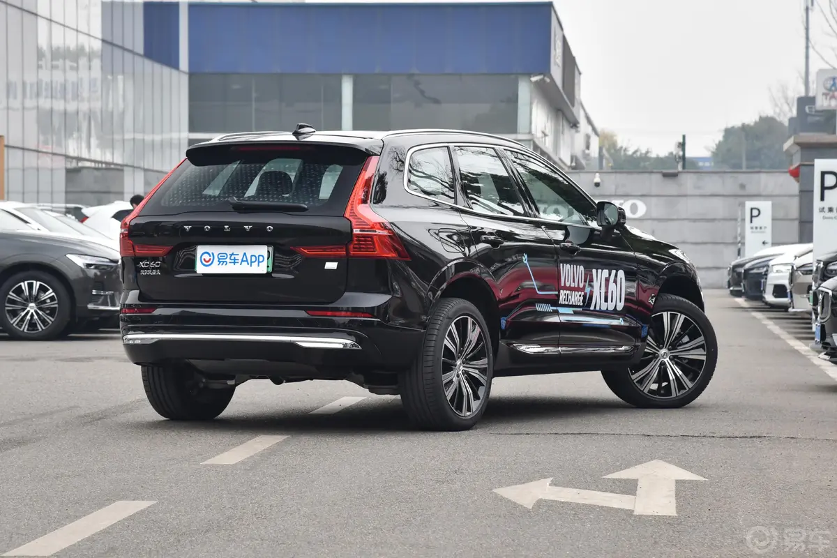 沃尔沃XC60 RECHARGET8 长续航 智雅豪华版侧后45度车头向右水平