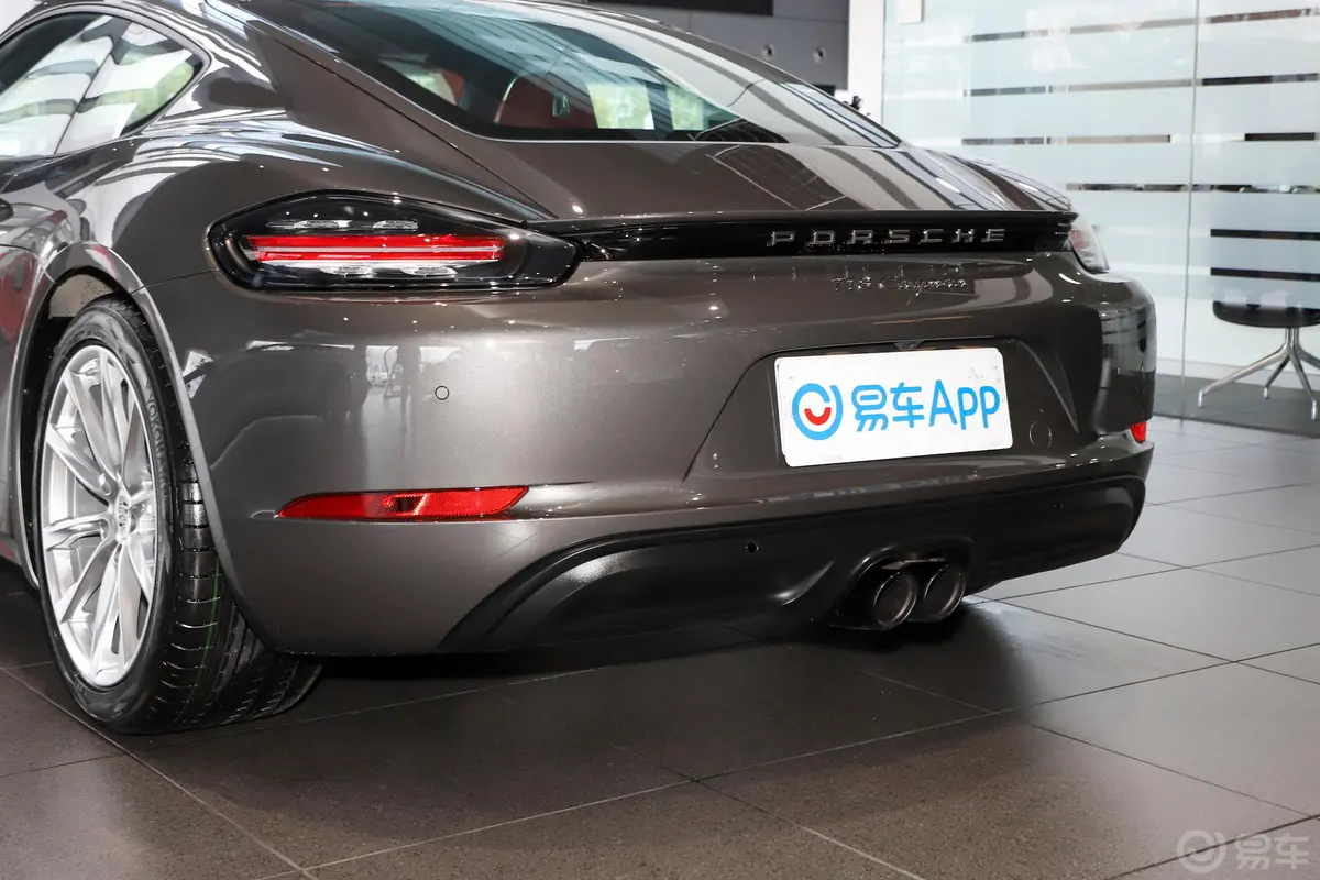 保时捷718Cayman 2.0T车后雷达