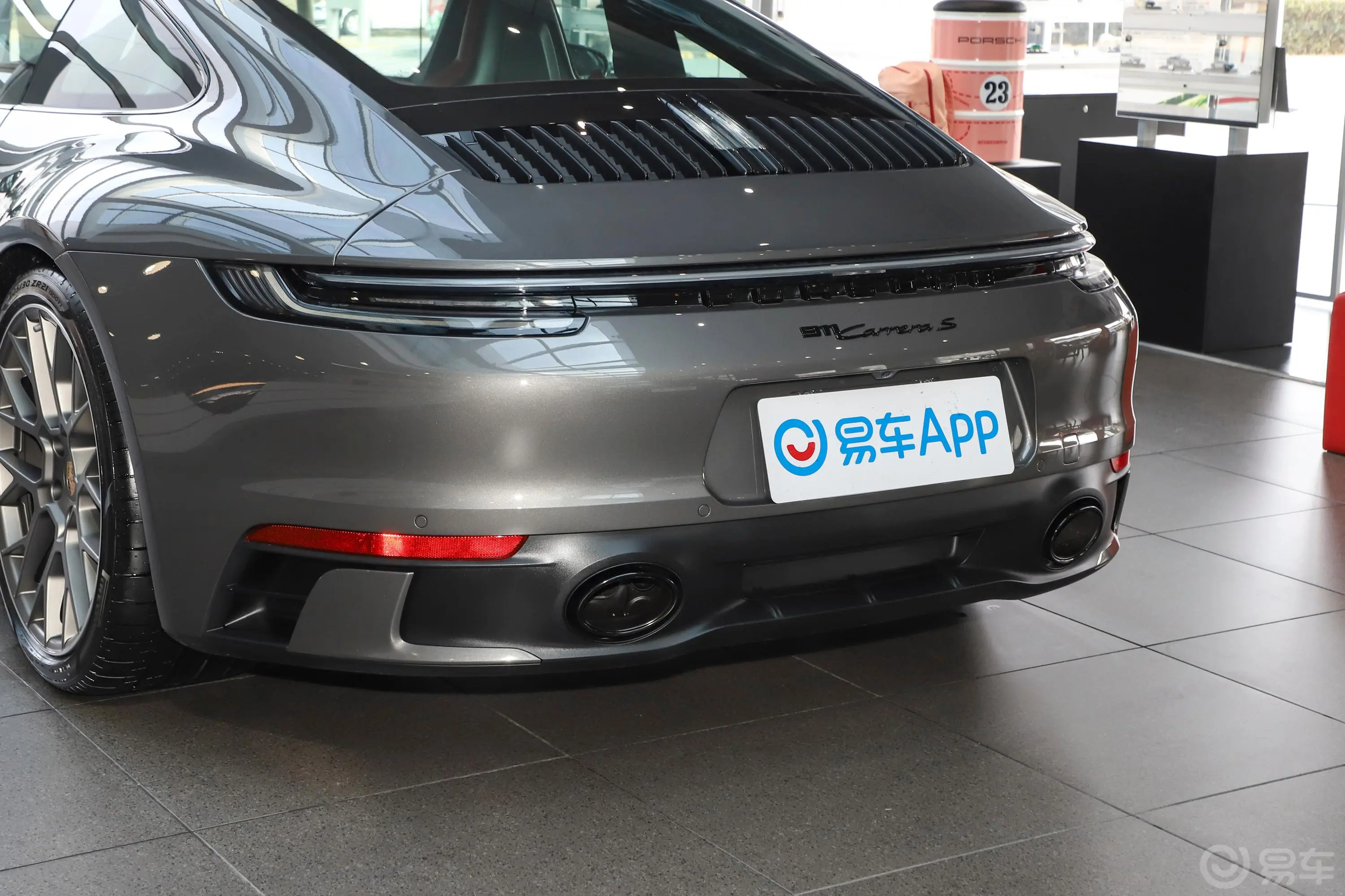 保时捷911Carrera S 3.0T车后雷达