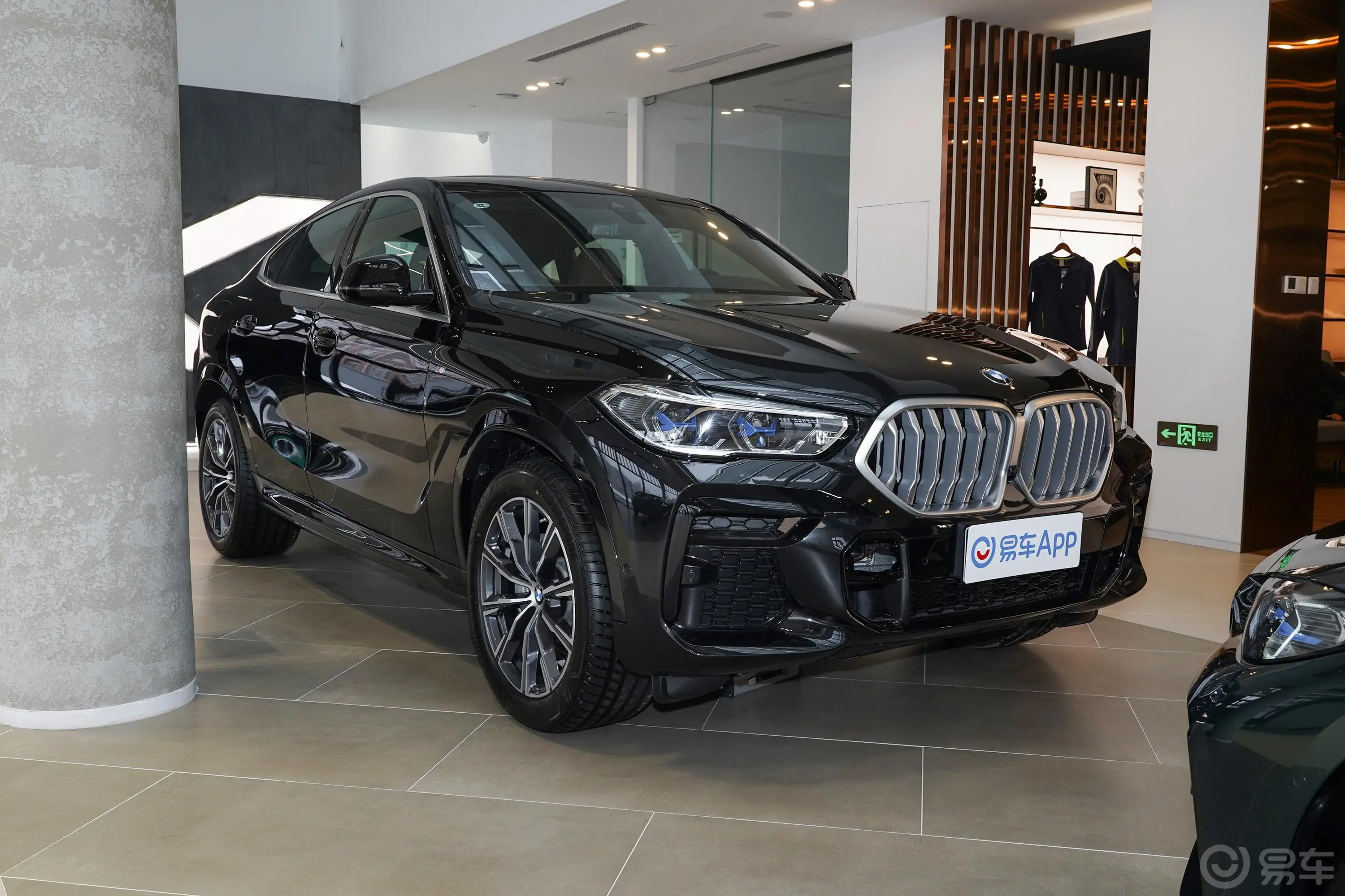 宝马X6xDrive40i M运动套装大灯侧45度俯拍