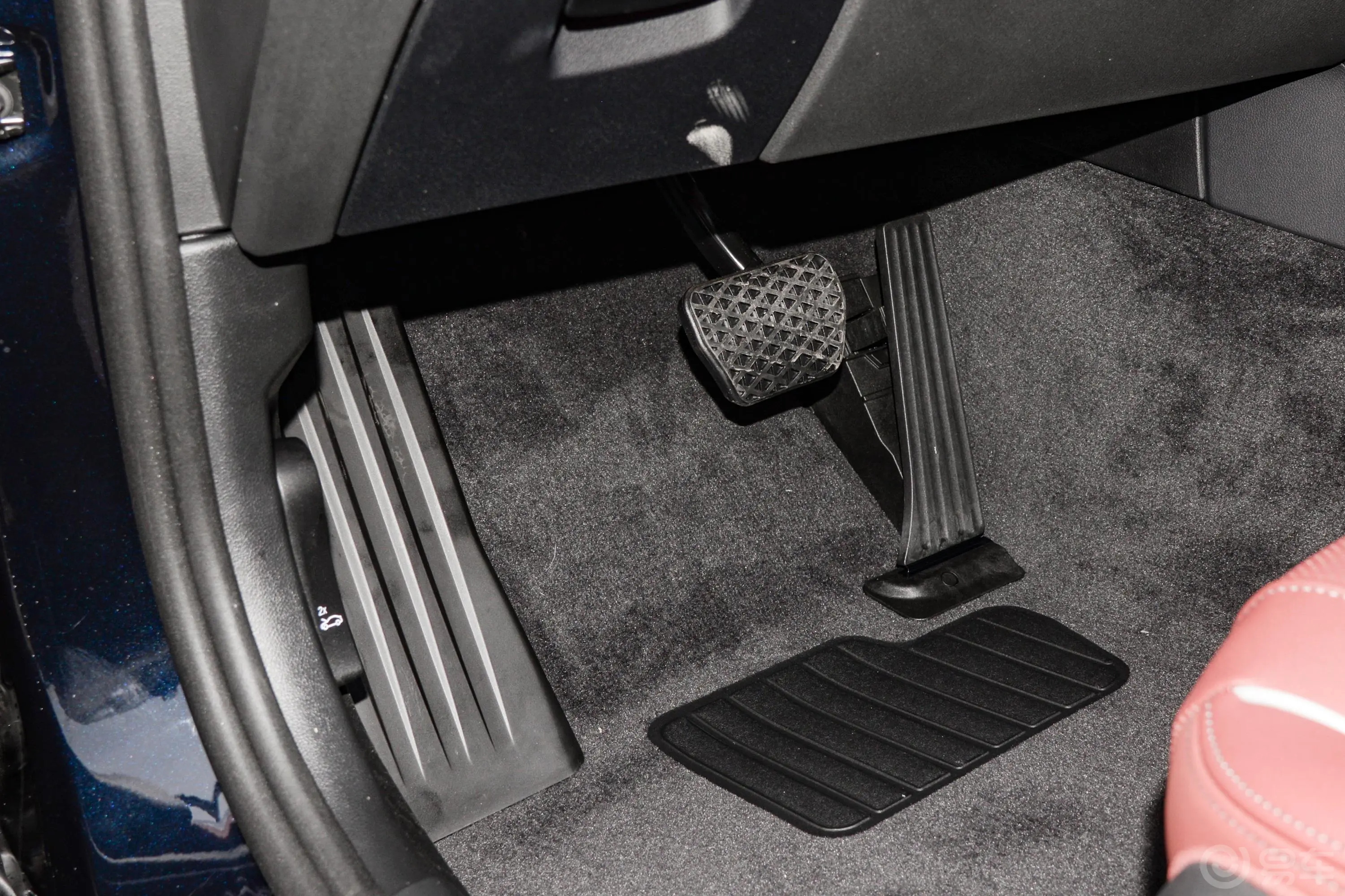 宝马5系530Li xDrive M运动套装脚踏板