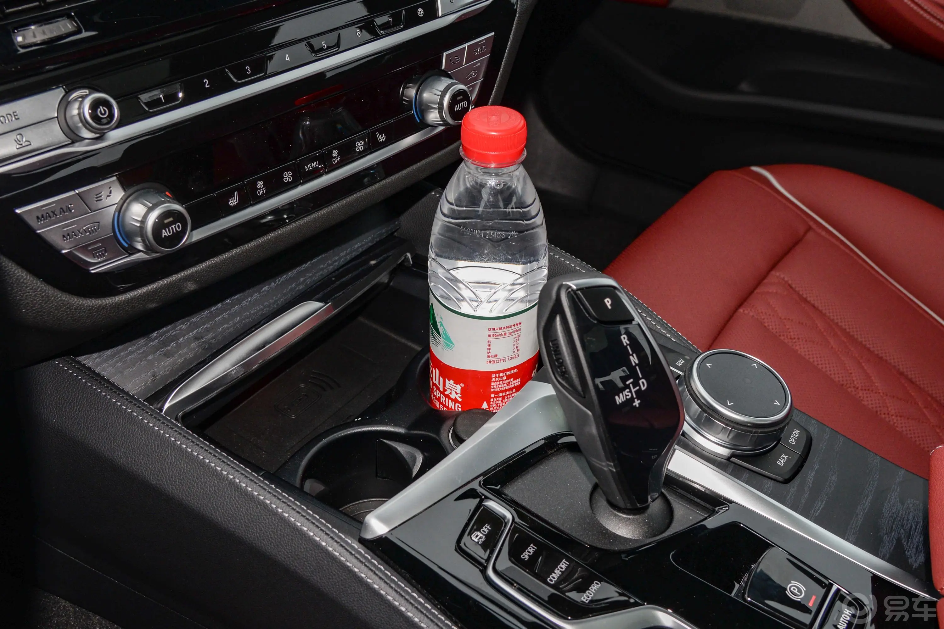 宝马5系530Li xDrive M运动套装前排杯架