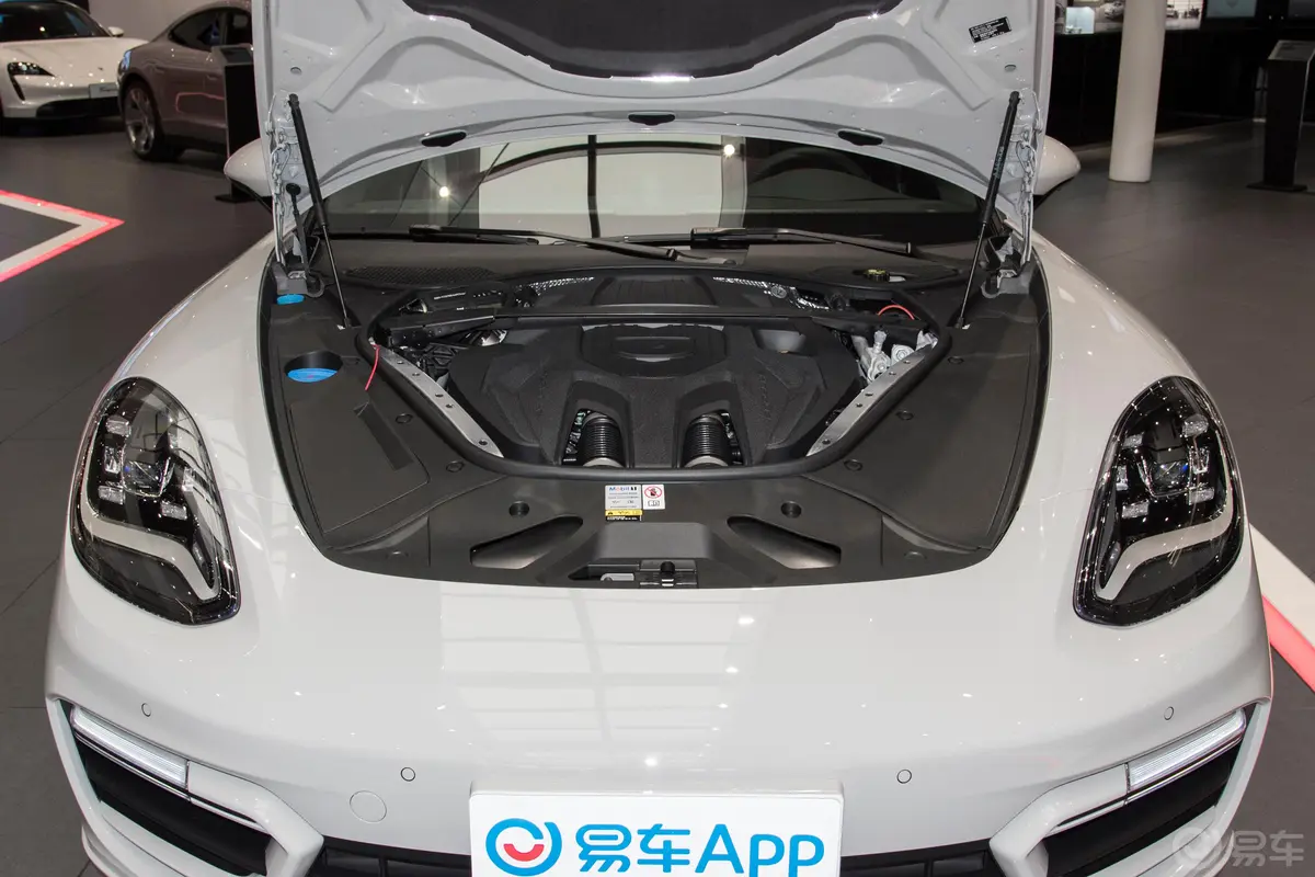 Panamera改款 Panamera 铂金版 2.9T发动机舱整体