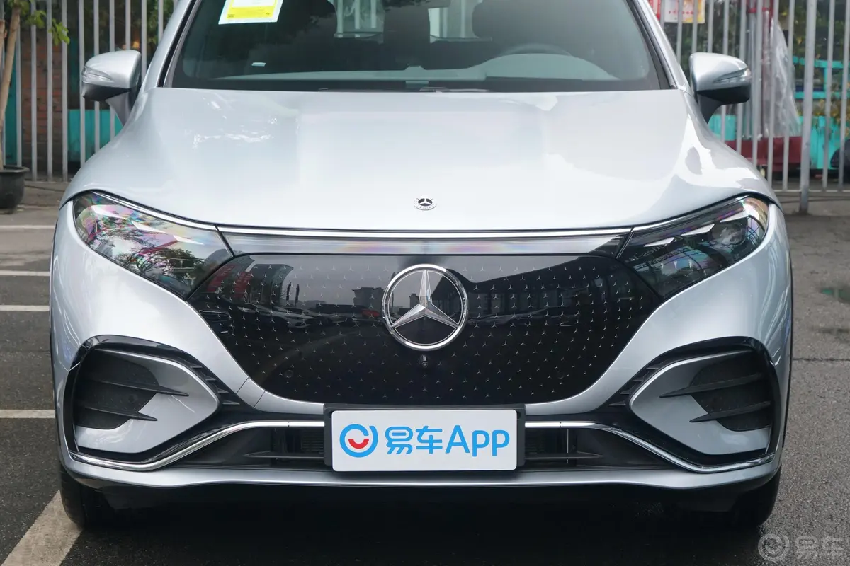 奔驰EQS SUV450 4MATIC 先锋版外观细节