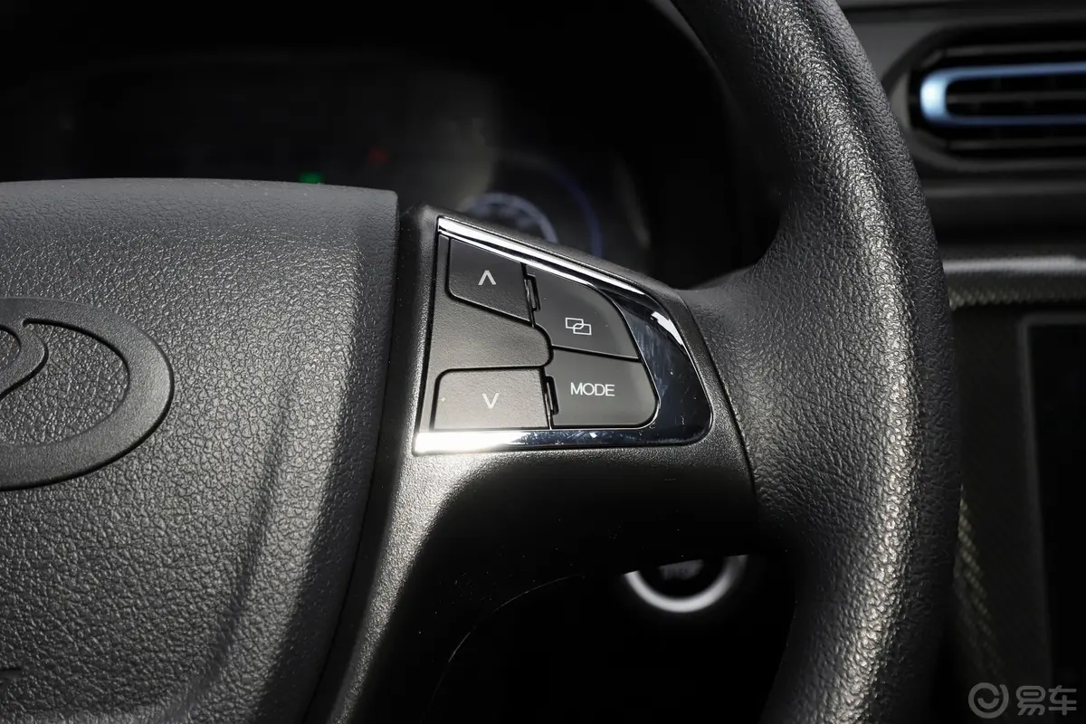 瑞驰新能源EC55321km 长续航舒适智慧版右侧方向盘功能按键