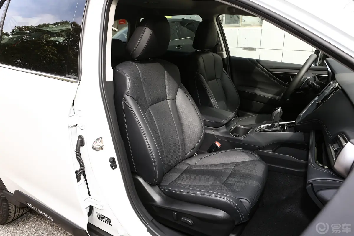 傲虎2.5i AWD运动版EyeSight副驾驶座椅