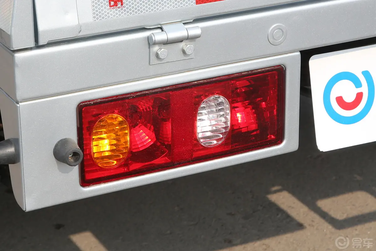 长安星卡1.5L 单排3.06米载货汽车舒适型尾灯侧45度俯拍