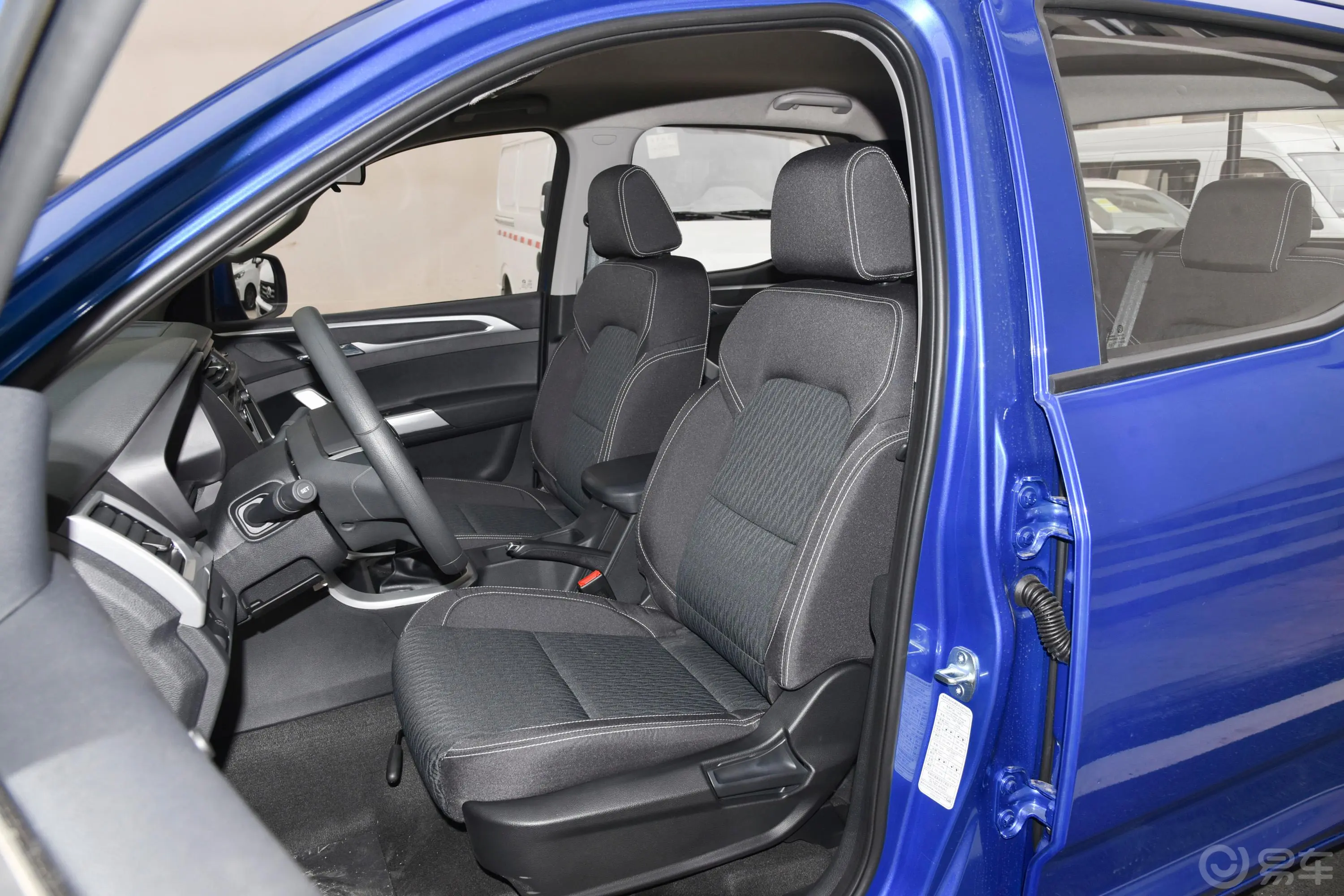 大通T60五周年纪念版 2.0T 手动两驱标箱舒适版驾驶员座椅