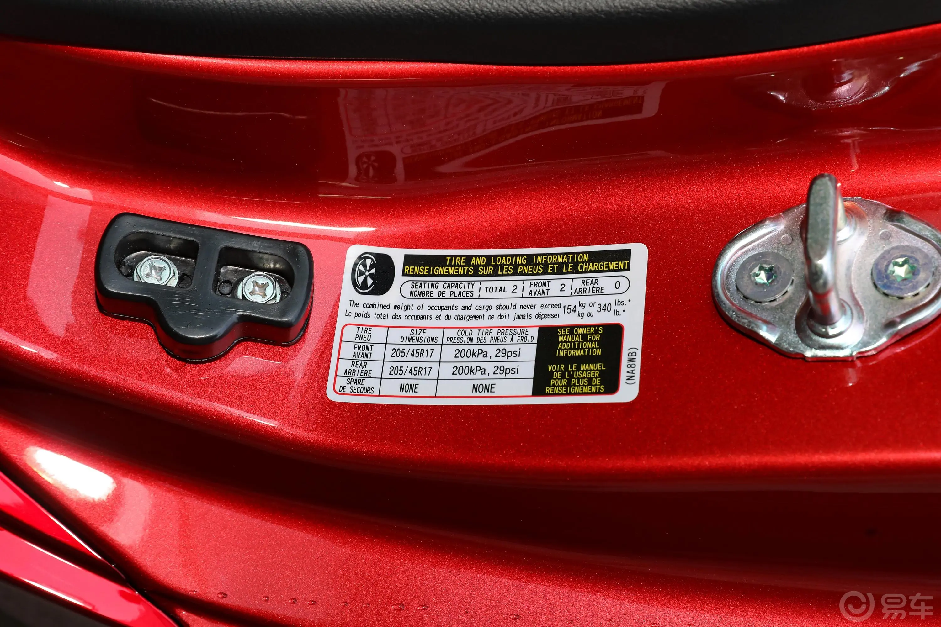 马自达MX-5Miata RF 硬顶敞篷车 顶配版胎压信息铭牌