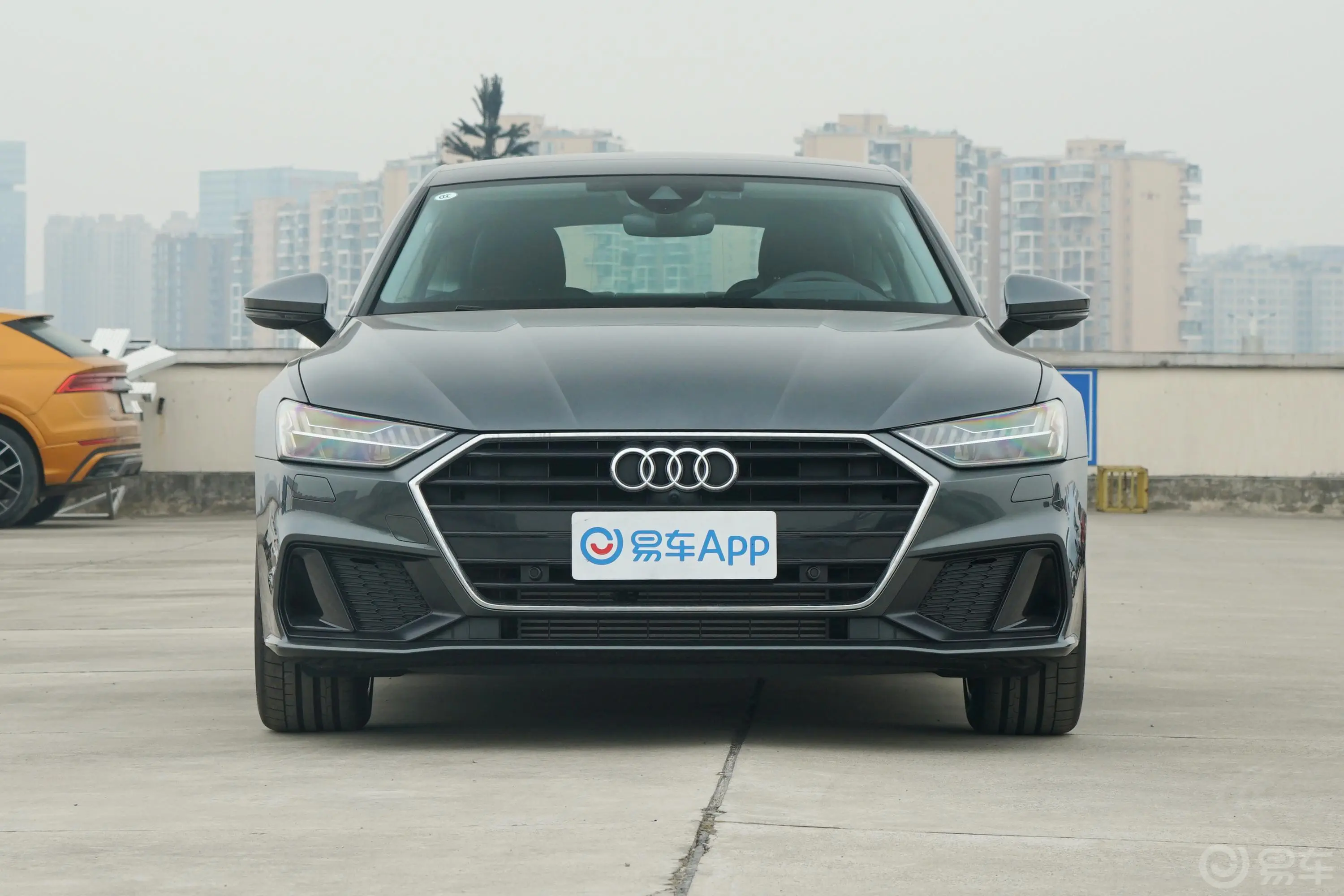 奥迪A745 TFSI 臻选型正前水平