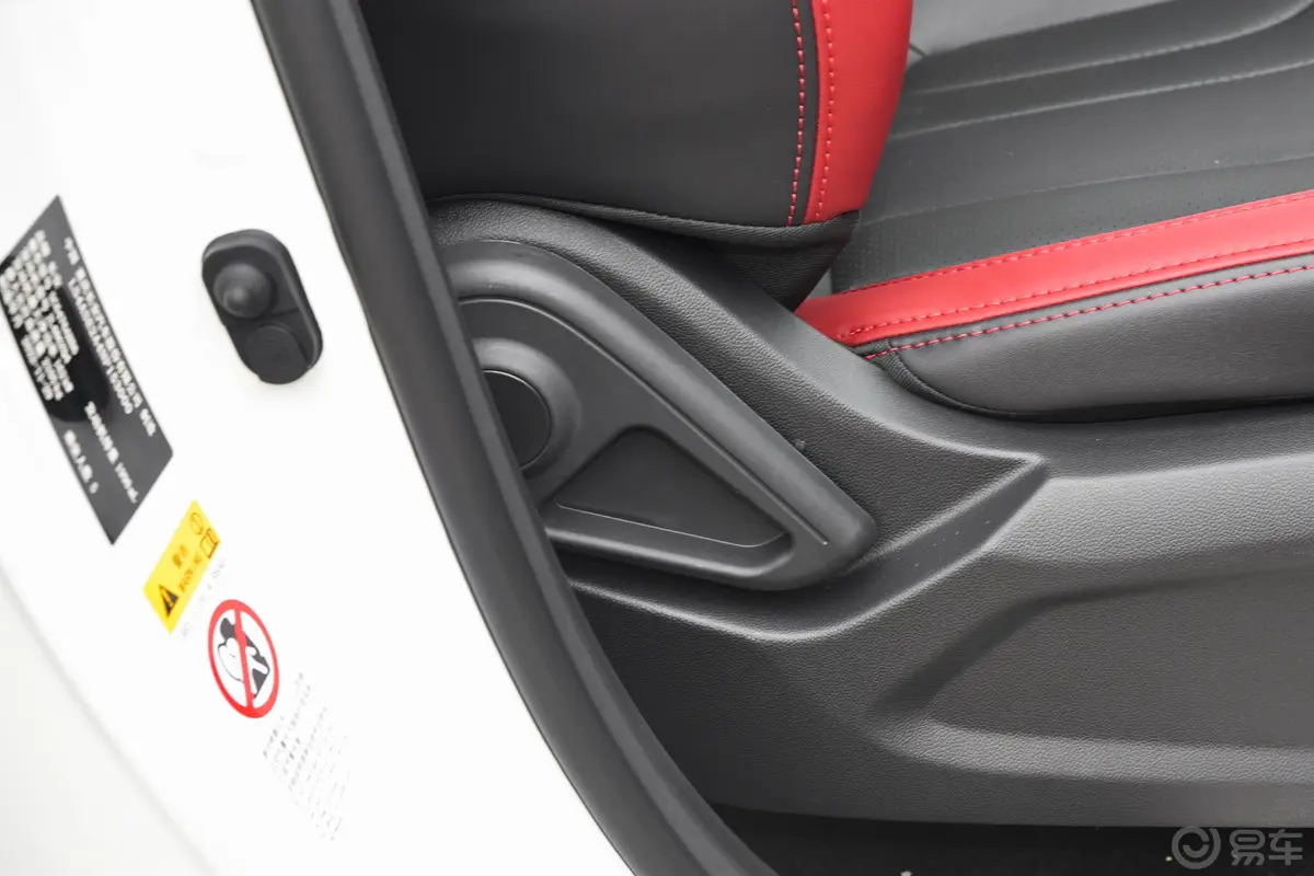 长安CS85COUPE2.0T 自动豪华型副驾座椅调节