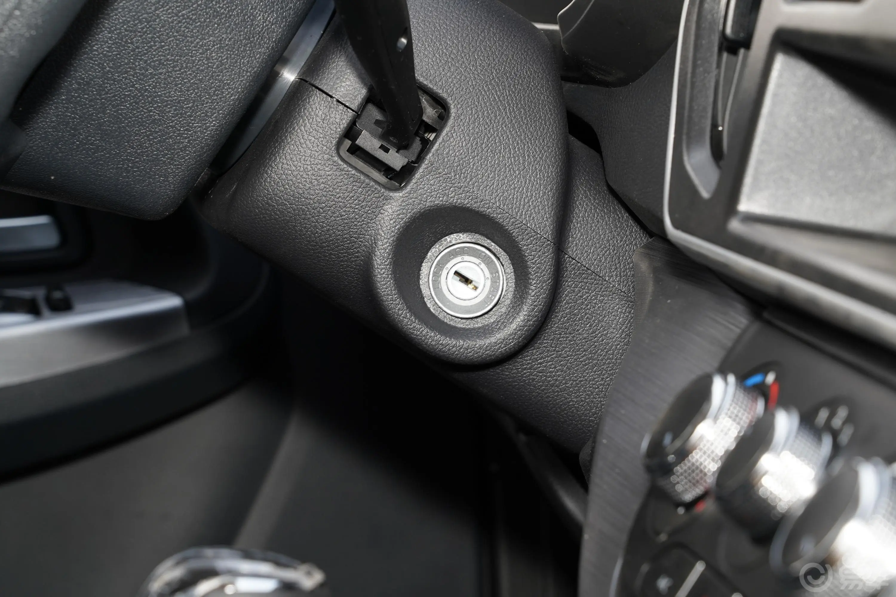 睿行M601.6L 厢货舒适型 CNG钥匙孔或一键启动按键