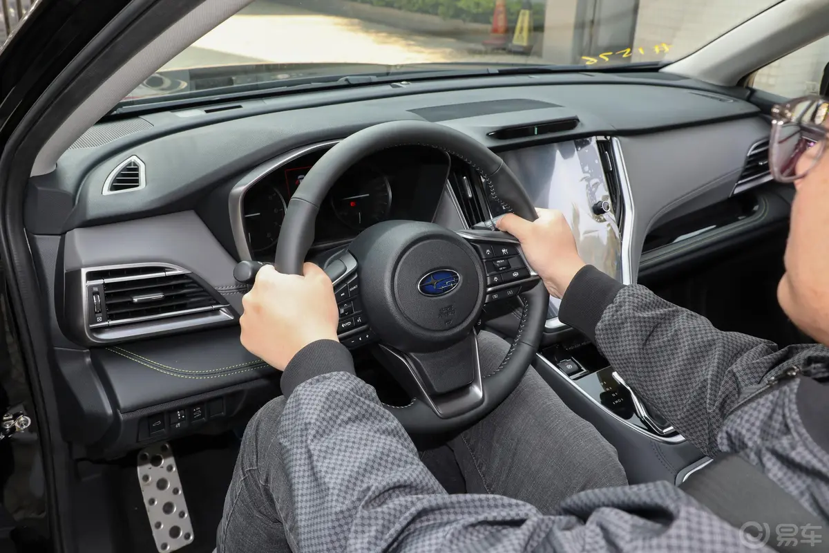傲虎2.5i AWD探享版EyeSight主驾驶位