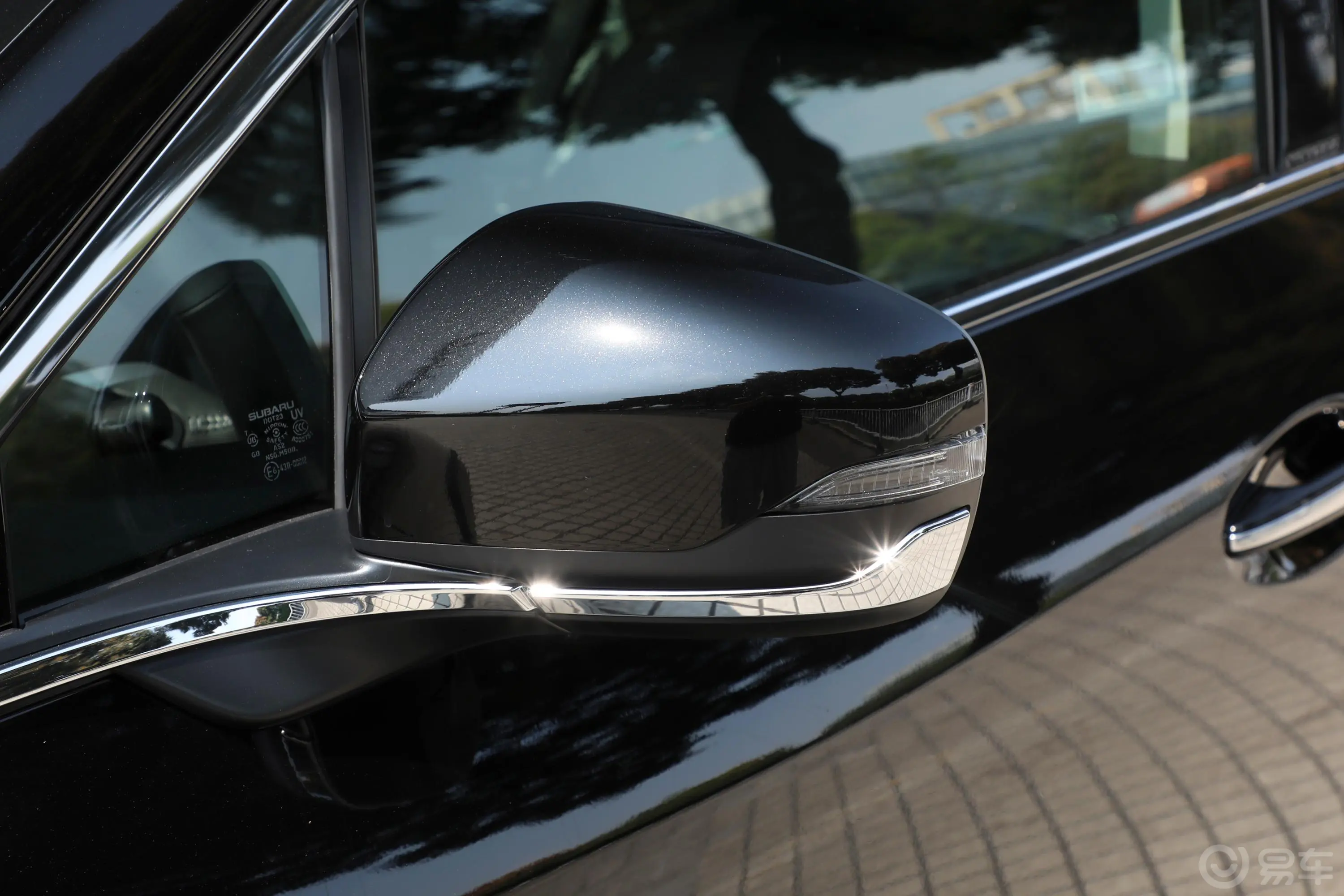 傲虎2.5i AWD探享版EyeSight主驾驶后视镜背面