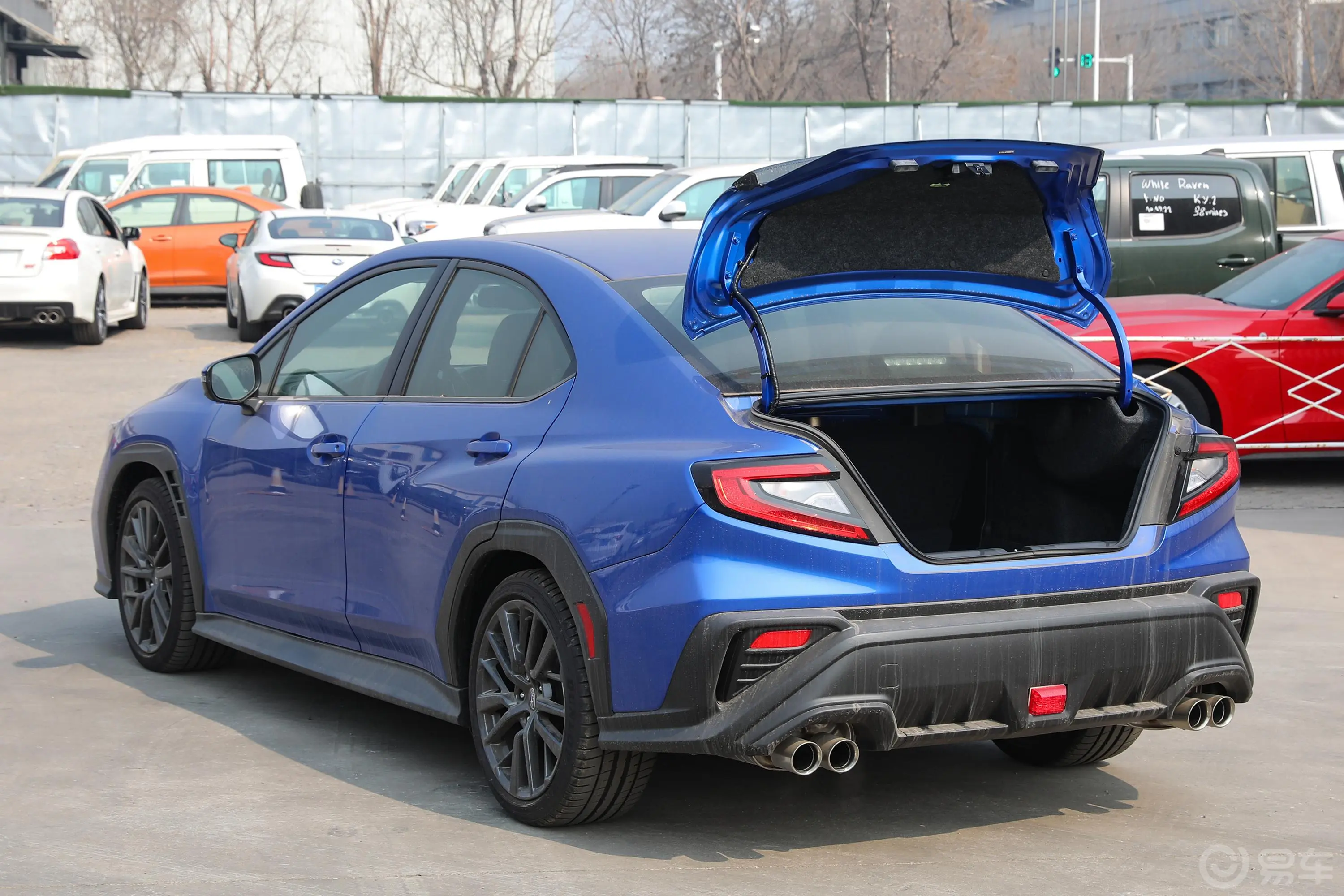 斯巴鲁WRX2.4T 手动Sport-tech后备厢开启45度侧拍