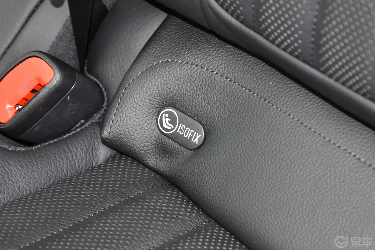奔驰EQS450+ 豪华版儿童座椅接口