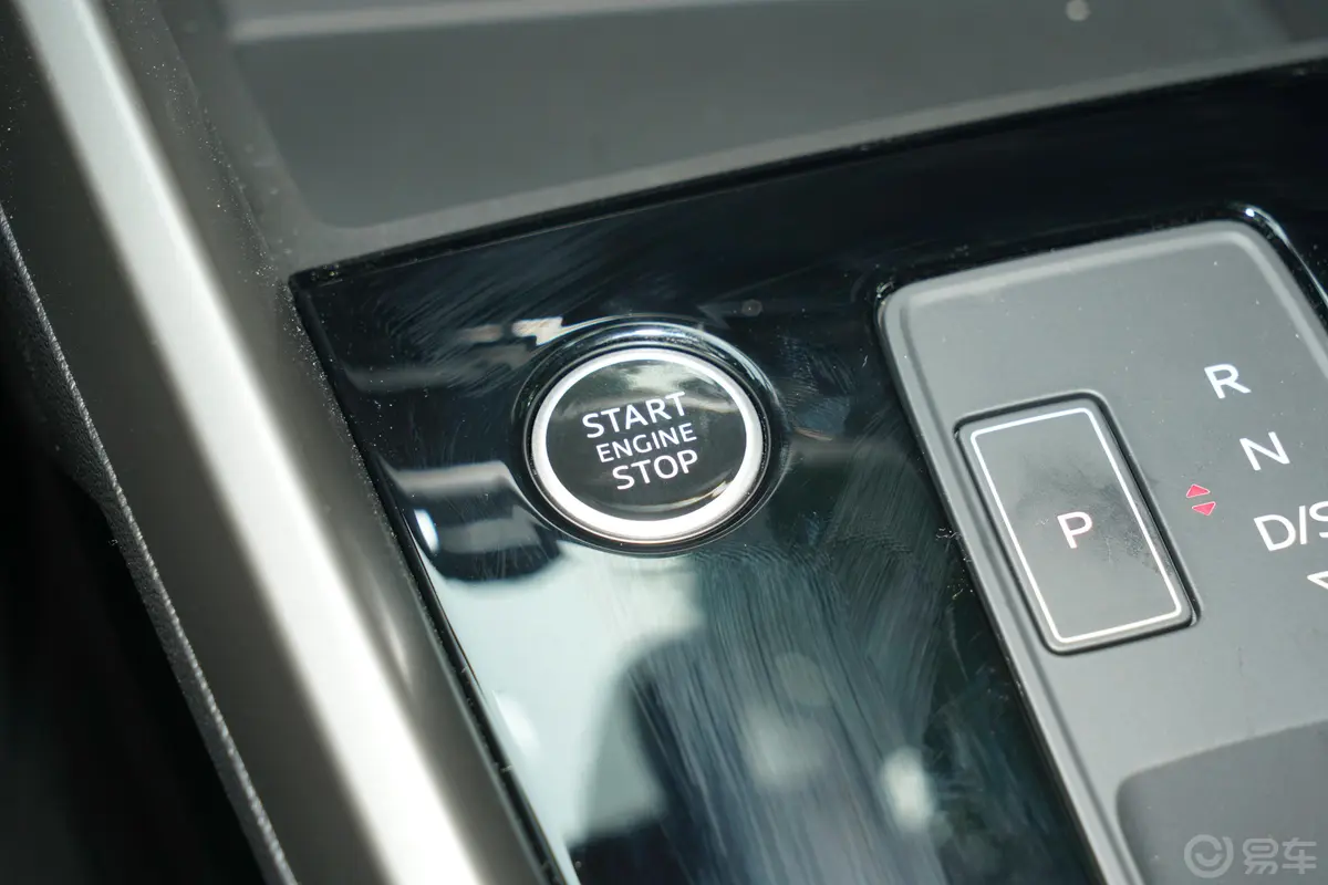 奥迪A3A3L Limousine 35 TFSI 时尚致雅型钥匙孔或一键启动按键
