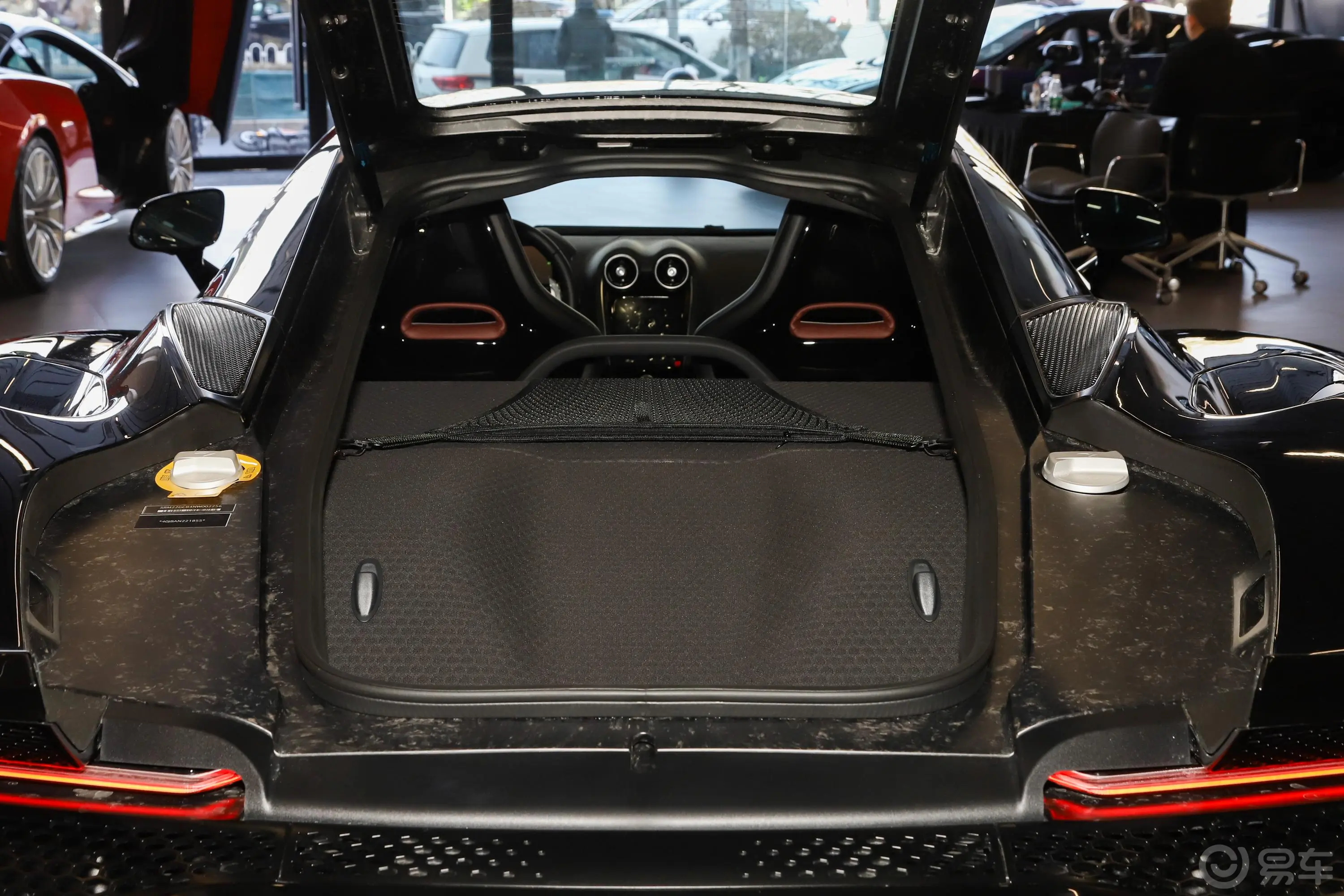 迈凯伦GT4.0T 基本版后备厢空间特写