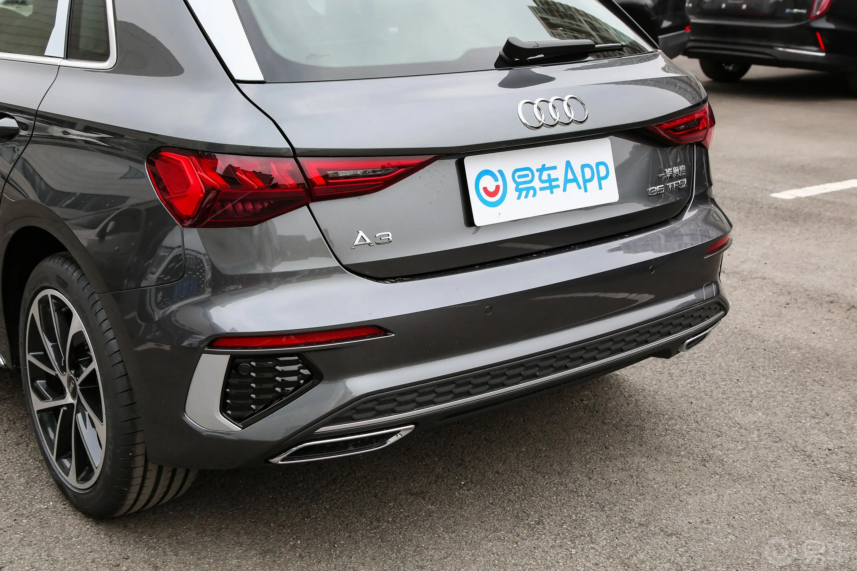 奥迪A3Sportback 35 TFSI 进取运动型车后雷达