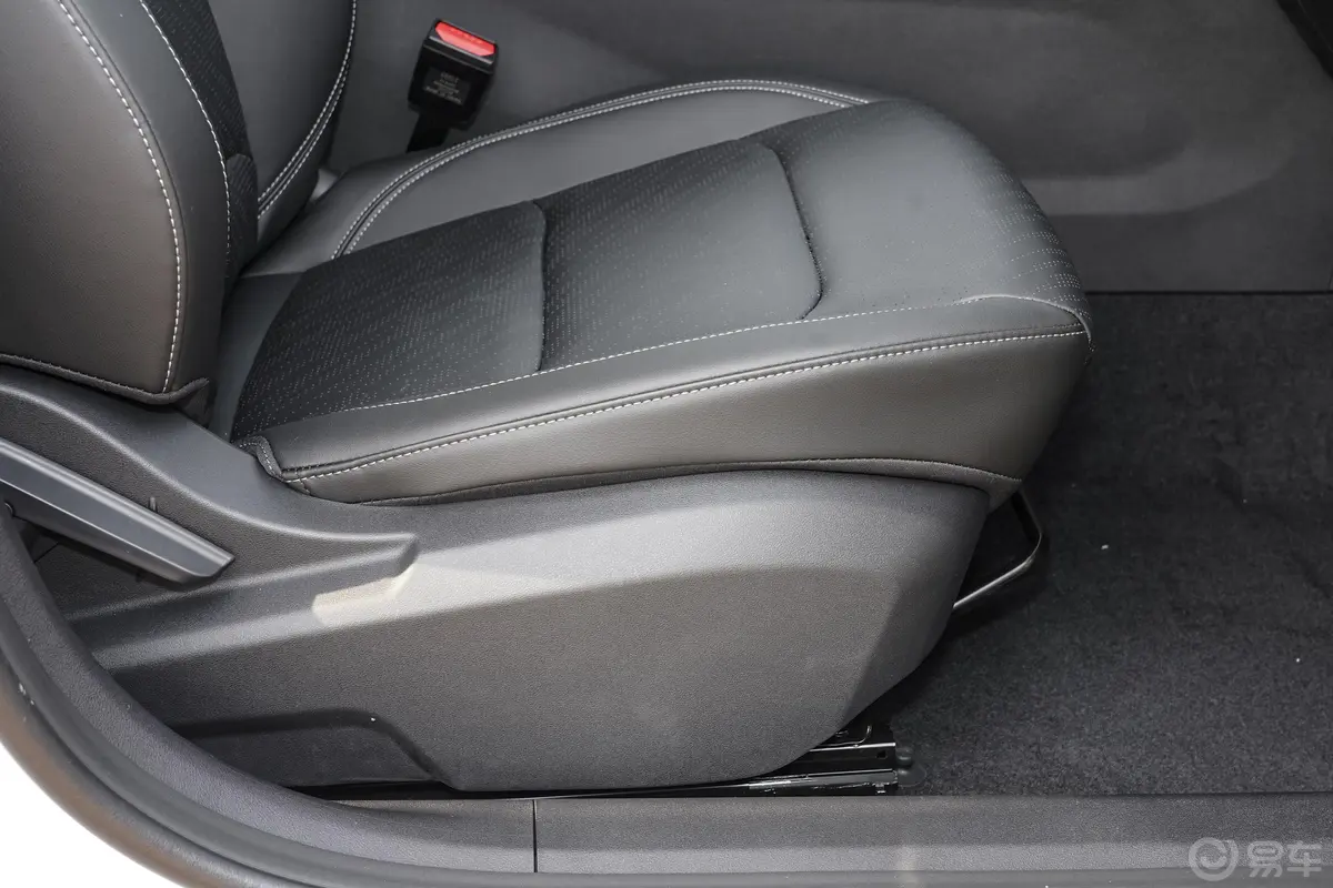 帝豪第4代 1.5L CVT亚运版副驾座椅调节