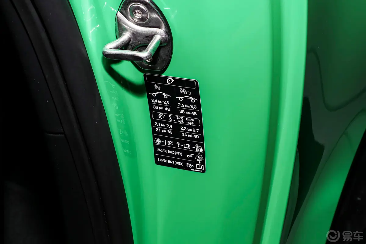 保时捷911Turbo S 3.7T胎压信息铭牌