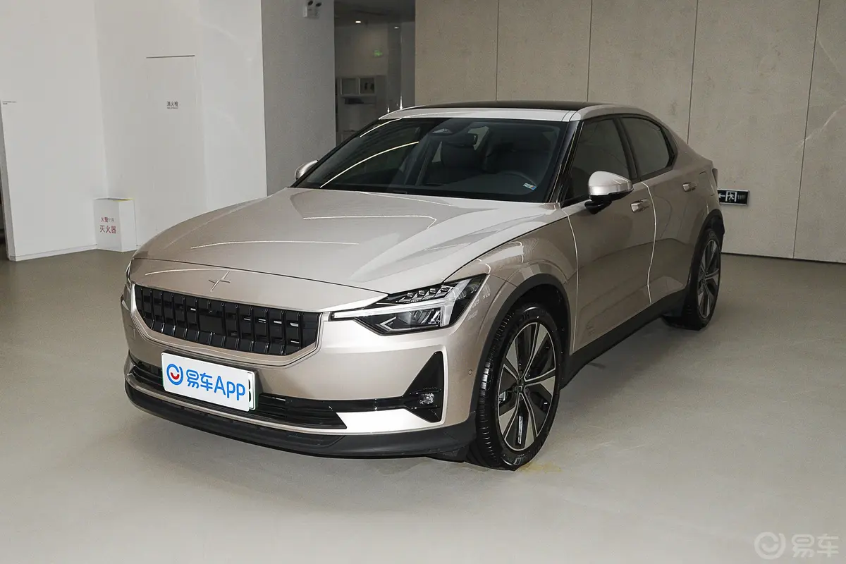 Polestar 2565km 单电机长续航版侧前45度车头向左水平