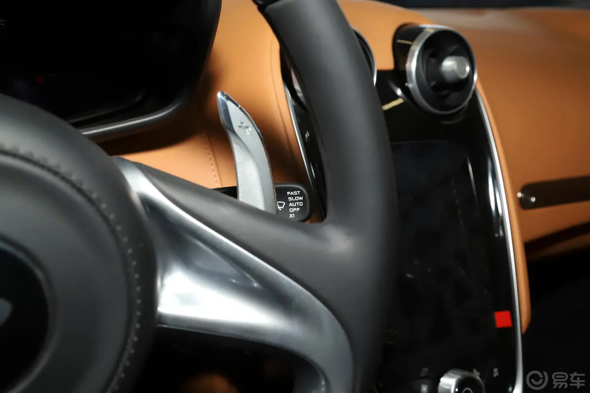 迈凯伦GT4.0T 基本版右侧方向盘功能按键