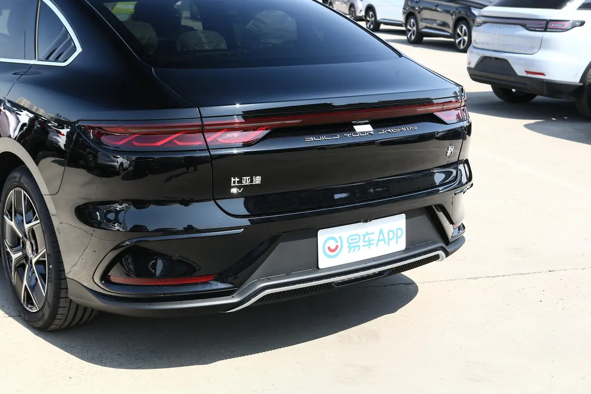 汉EV 冠军版 715km 前驱旗舰型车尾特写