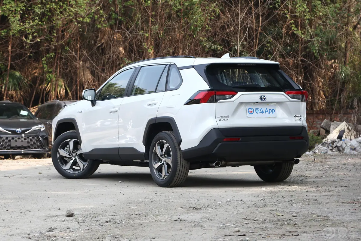 RAV4荣放 双擎E+2.5L 四驱豪华Pro侧后45度车头向左水平