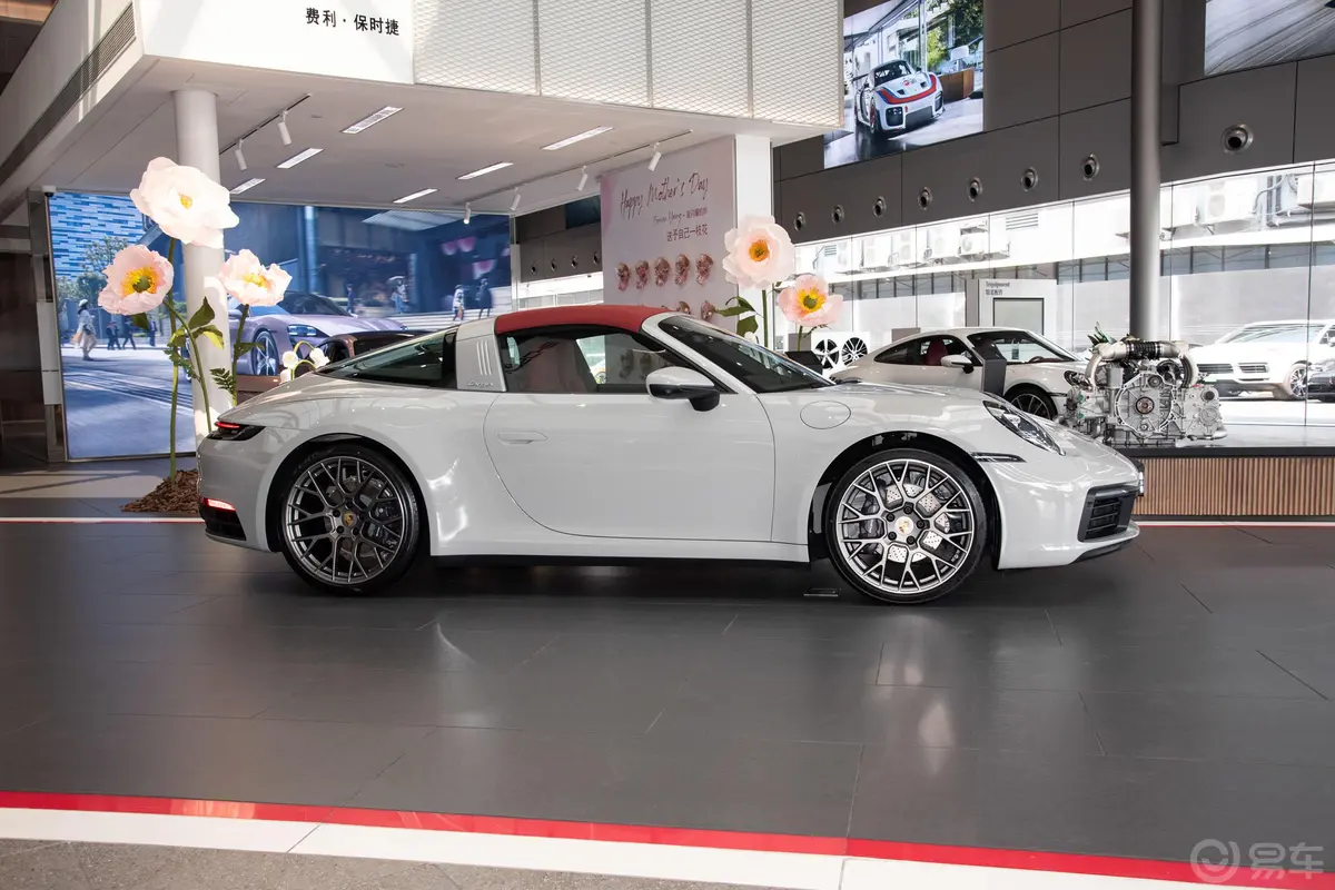 保时捷911Targa 4 3.0T正侧车头向右水平