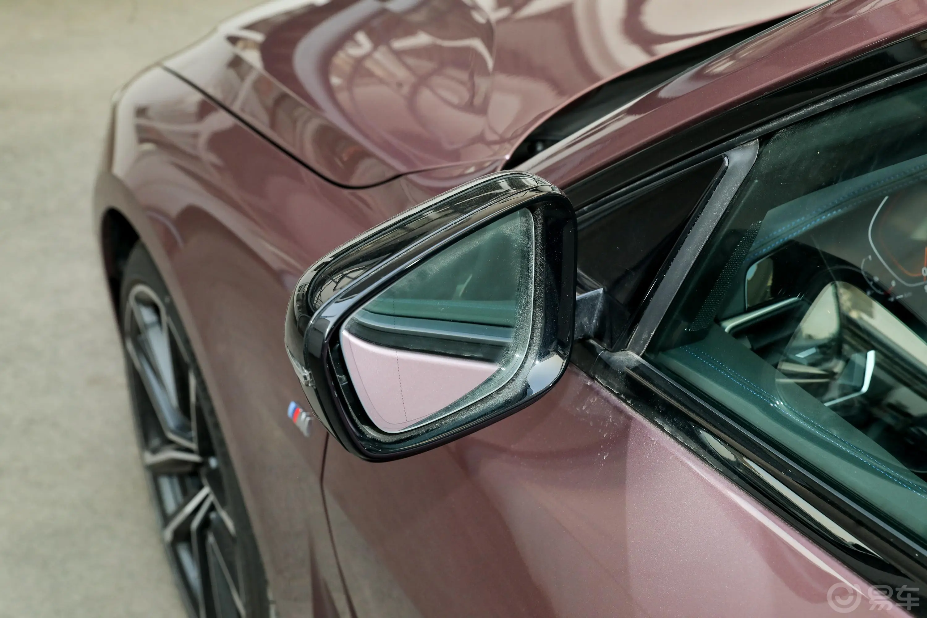 宝马4系双门轿跑车 430i 天鹅绒兰花紫特别版后视镜镜面