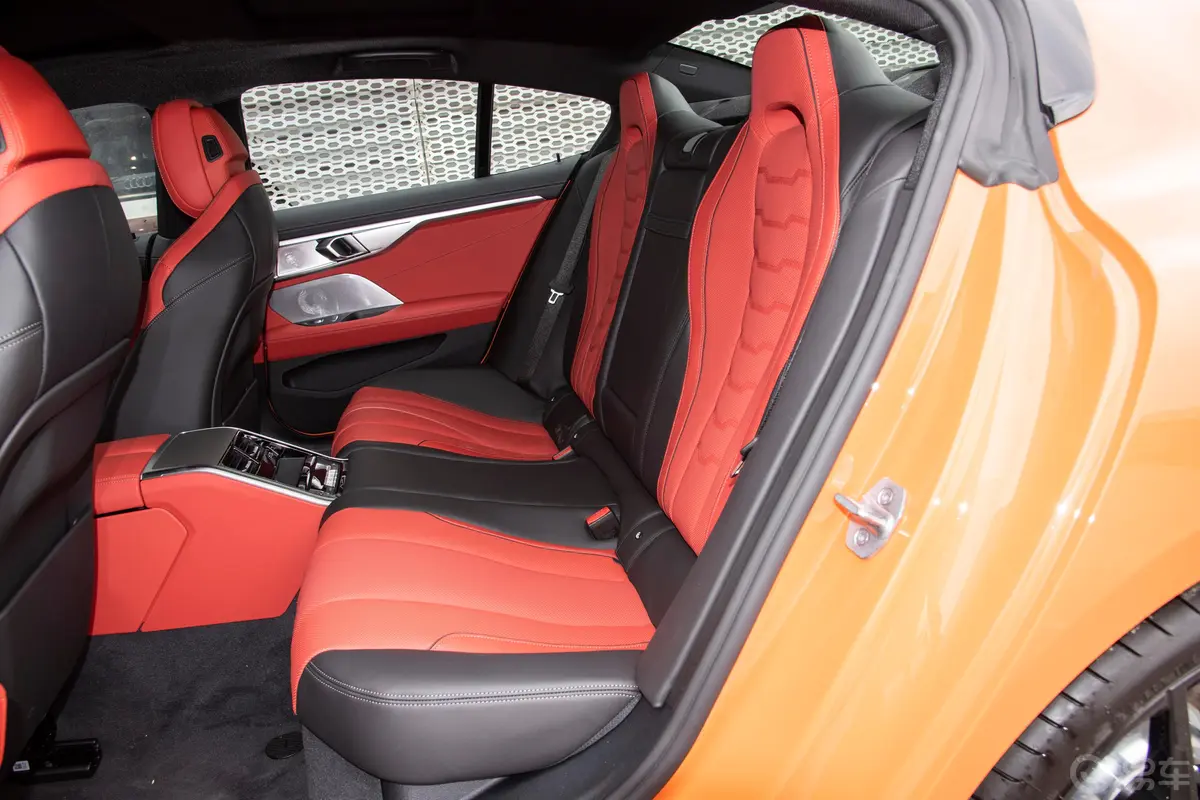 宝马8系四门轿跑车 840i xDrive M运动套装后排座椅