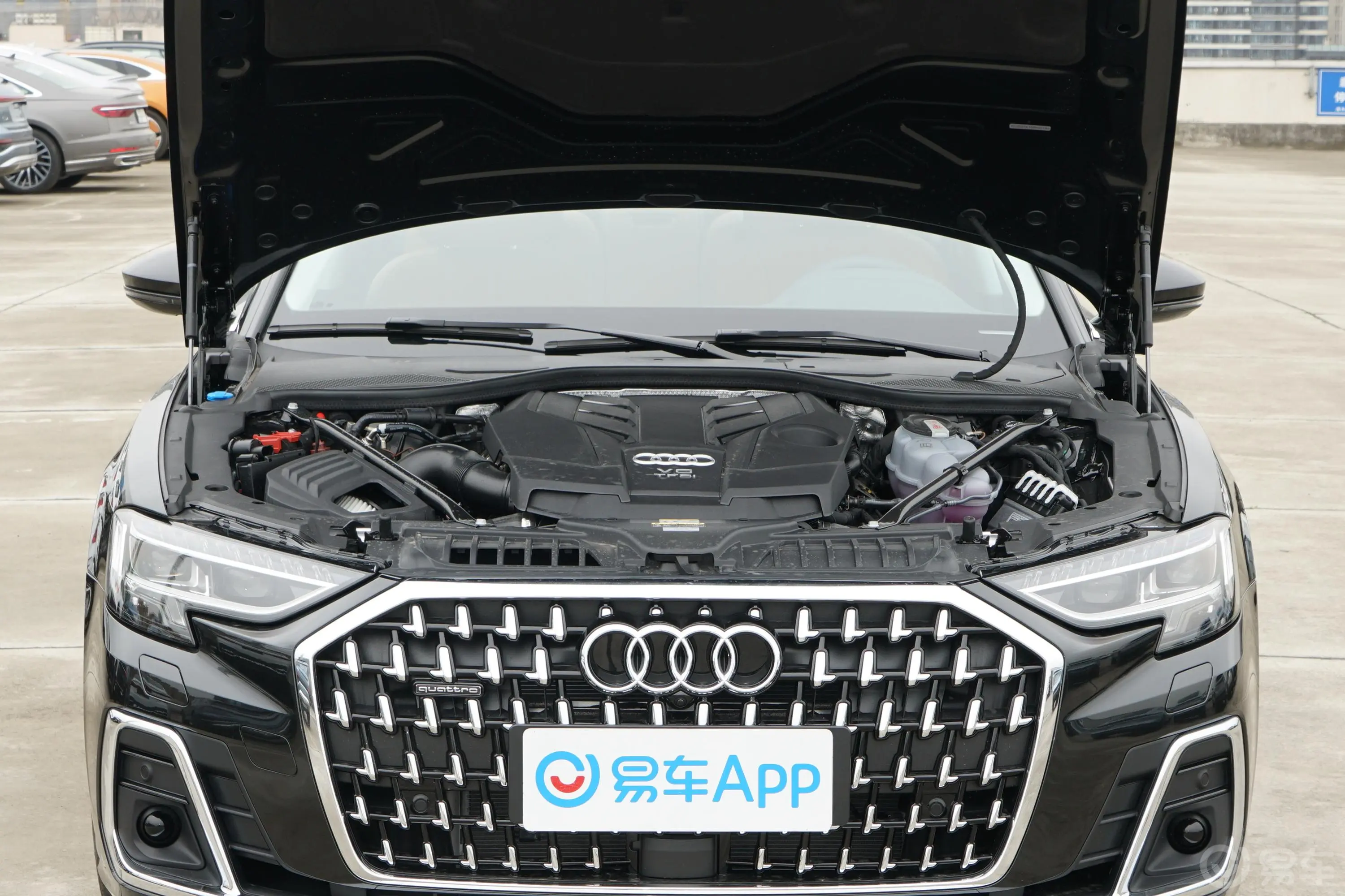 奥迪A8改款 A8L 50 TFSI quattro 臻选型发动机舱整体