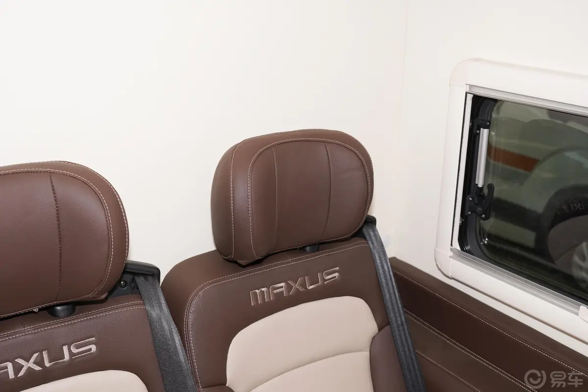 上汽大通MAXUS V100生活家V100 2.0T 小额头水庐版后排空间