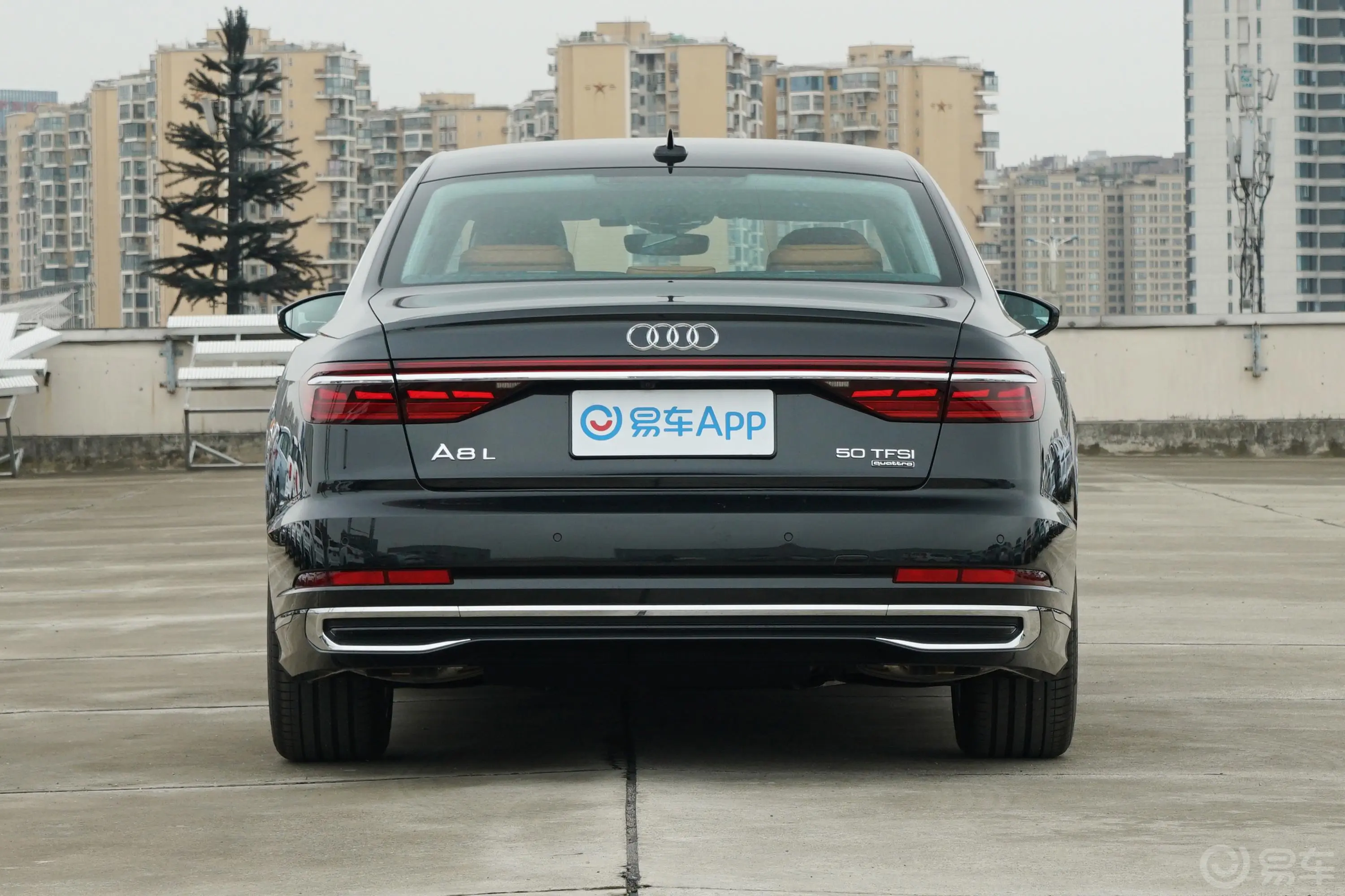 奥迪A8改款 A8L 50 TFSI quattro 臻选型正后水平