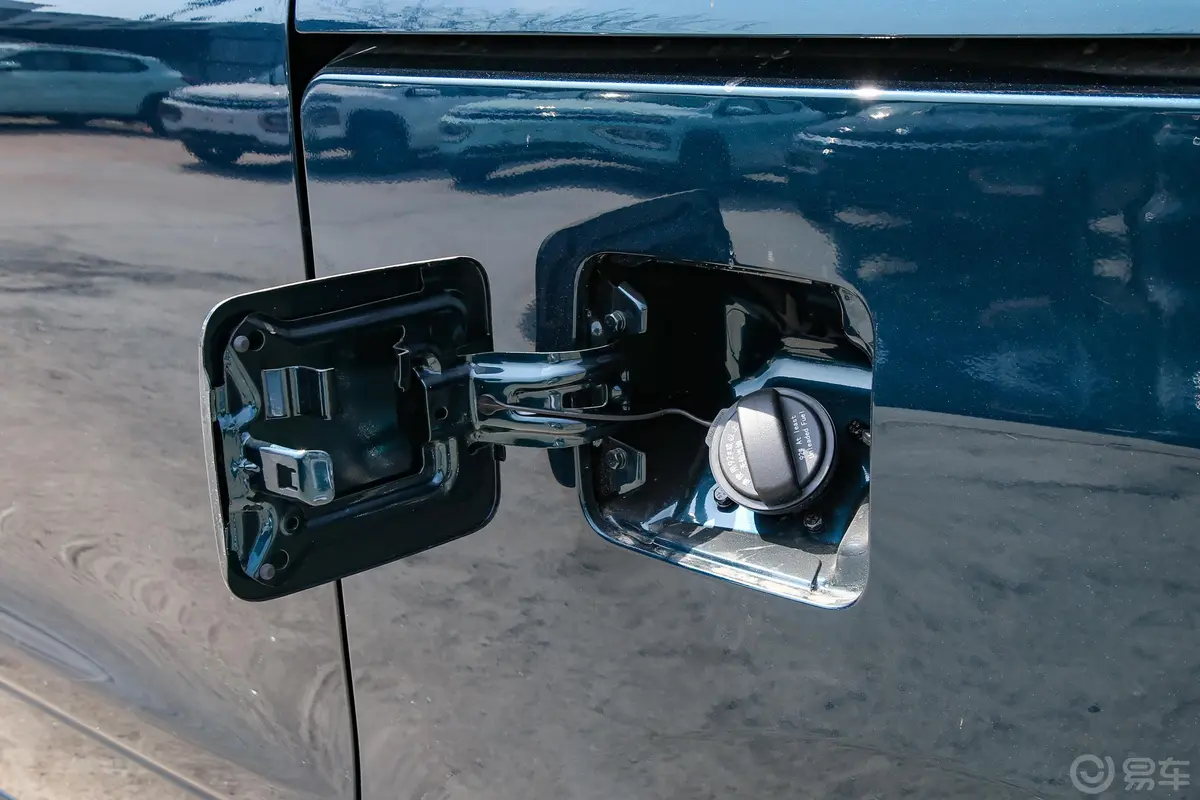 菱智PLUS旅行版 2.0L 手动 豪华型 7座油箱盖