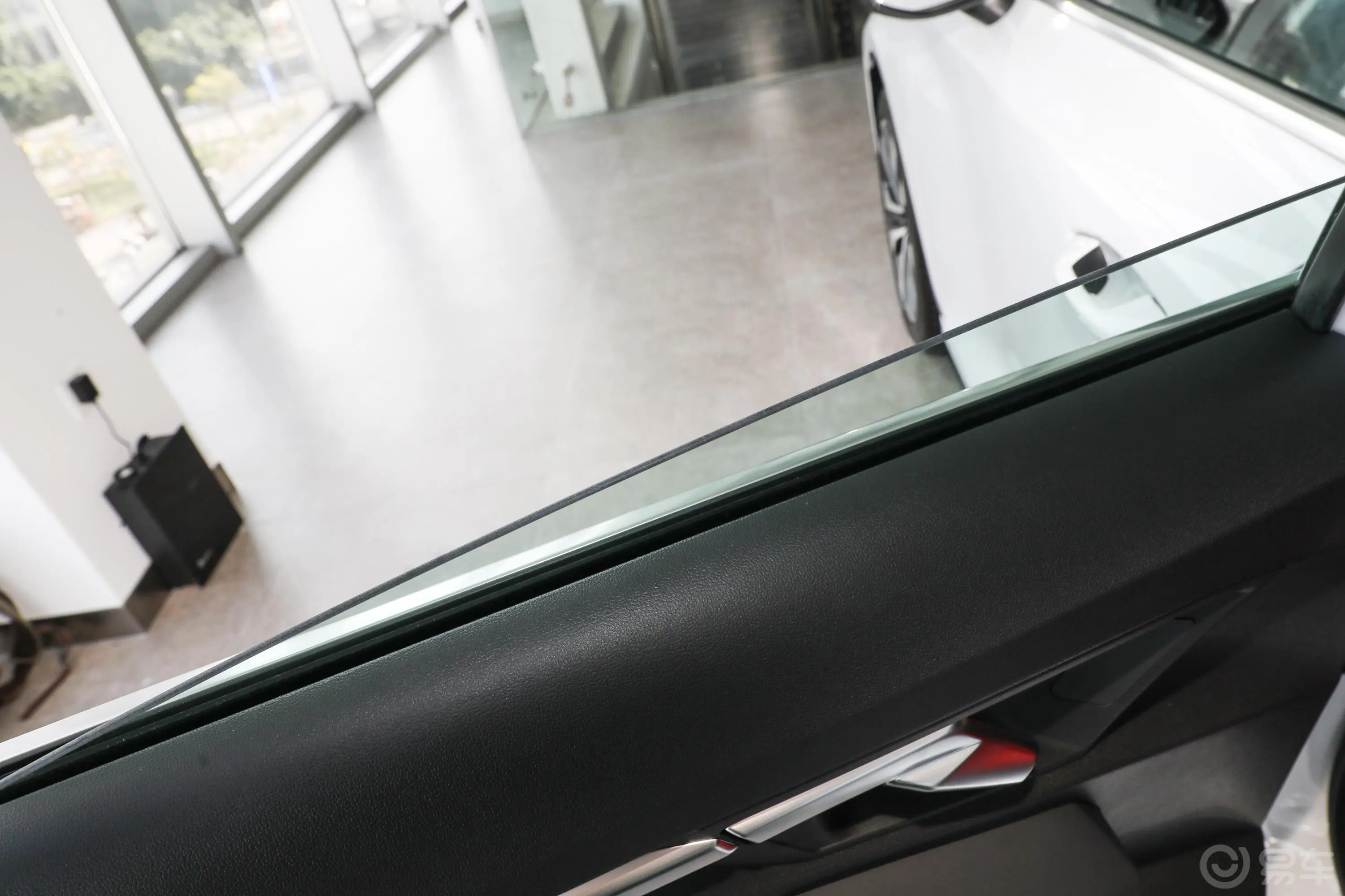 奥迪A3A3L Limousine 35 TFSI 进取致雅型后排玻璃材质特写