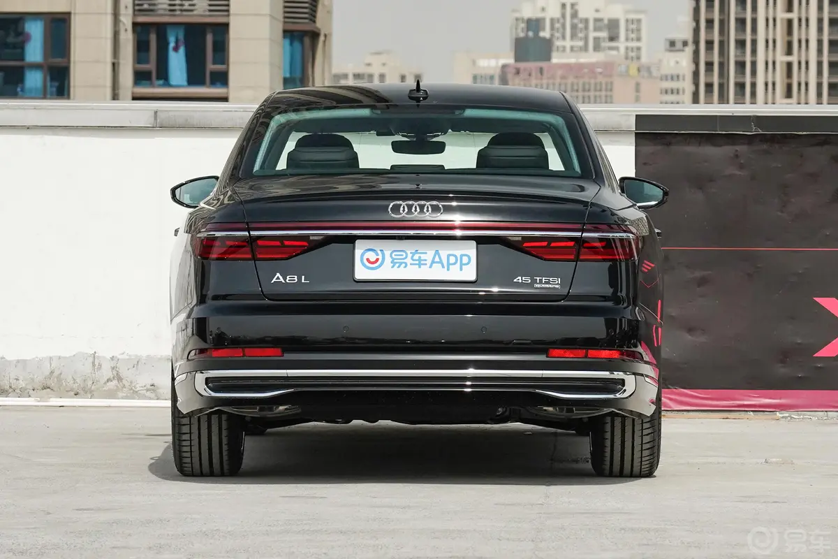 奥迪A8改款 A8L 45 TFSI quattro 豪华型正后水平