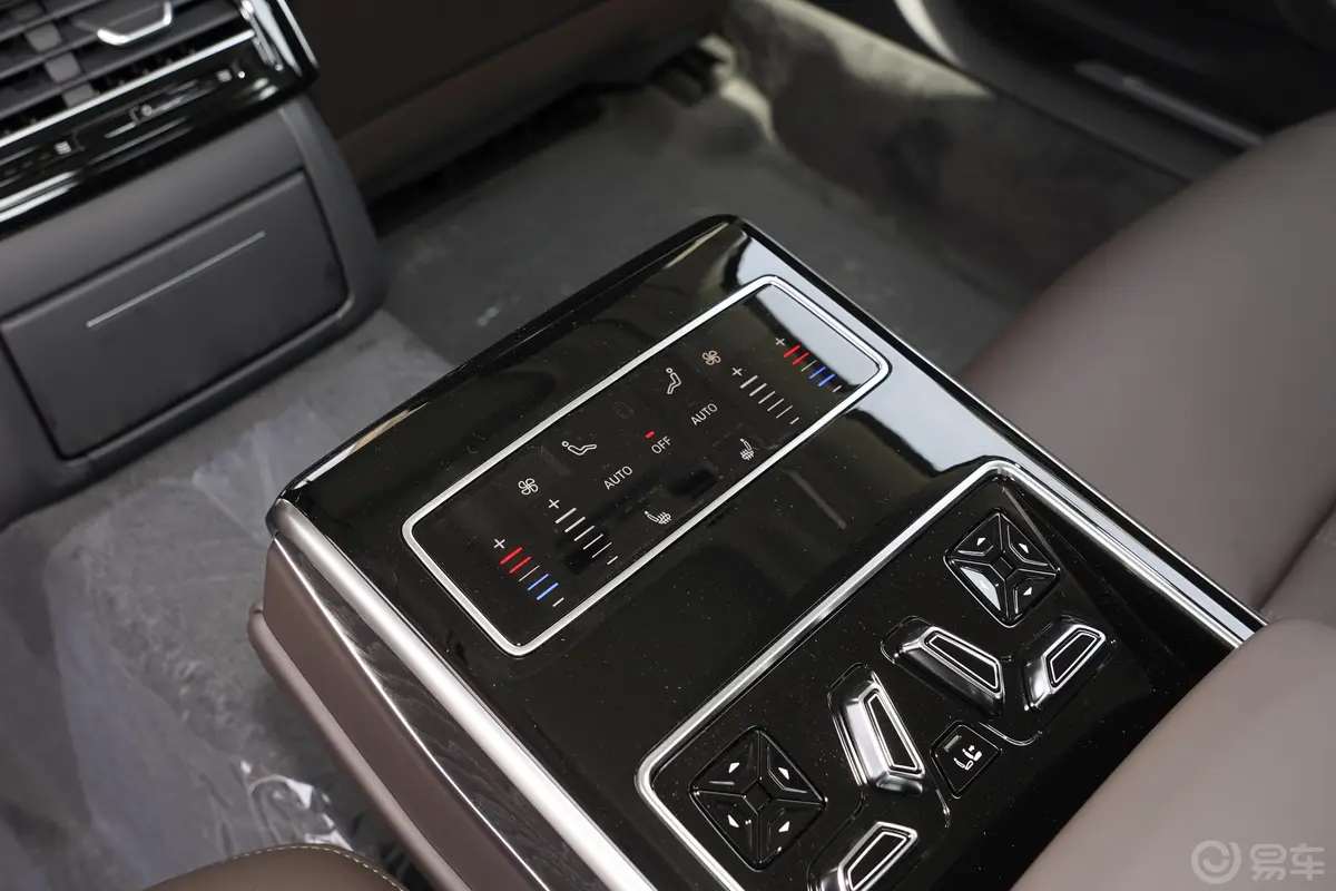 奥迪A8改款 A8L 45 TFSI quattro 豪华型后排空调控制键