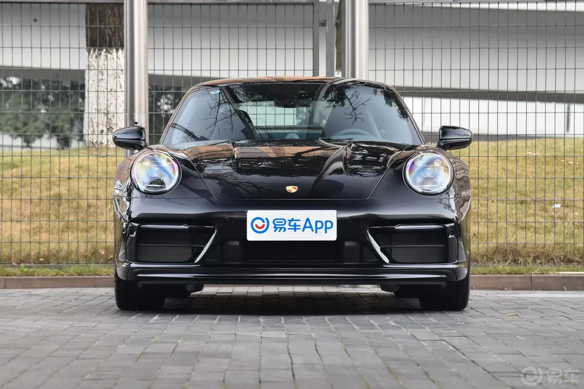 保时捷911Carrera S 3.0T正前水平