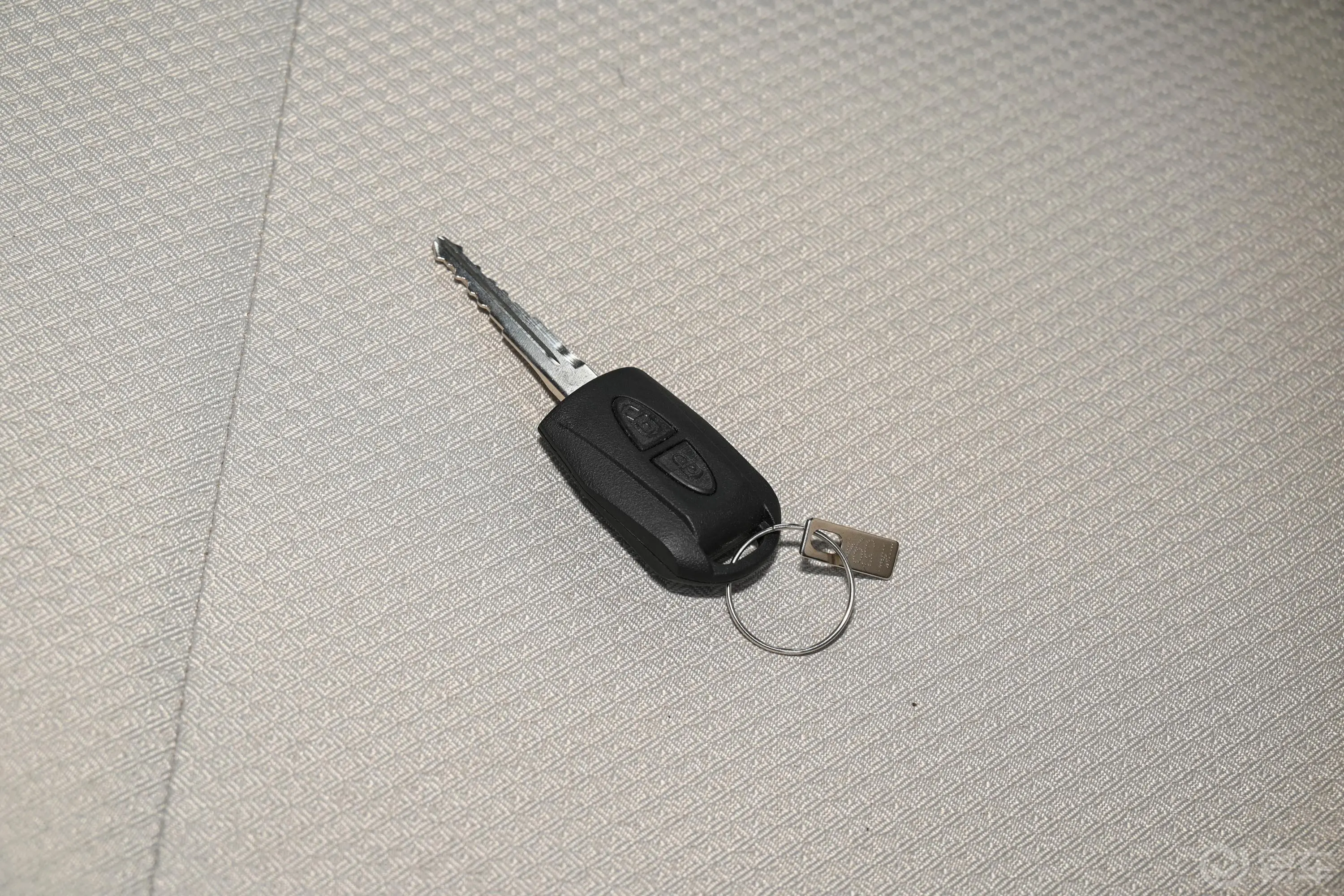 长安星卡1.5L 双排2.26米载货汽车舒适型钥匙正面