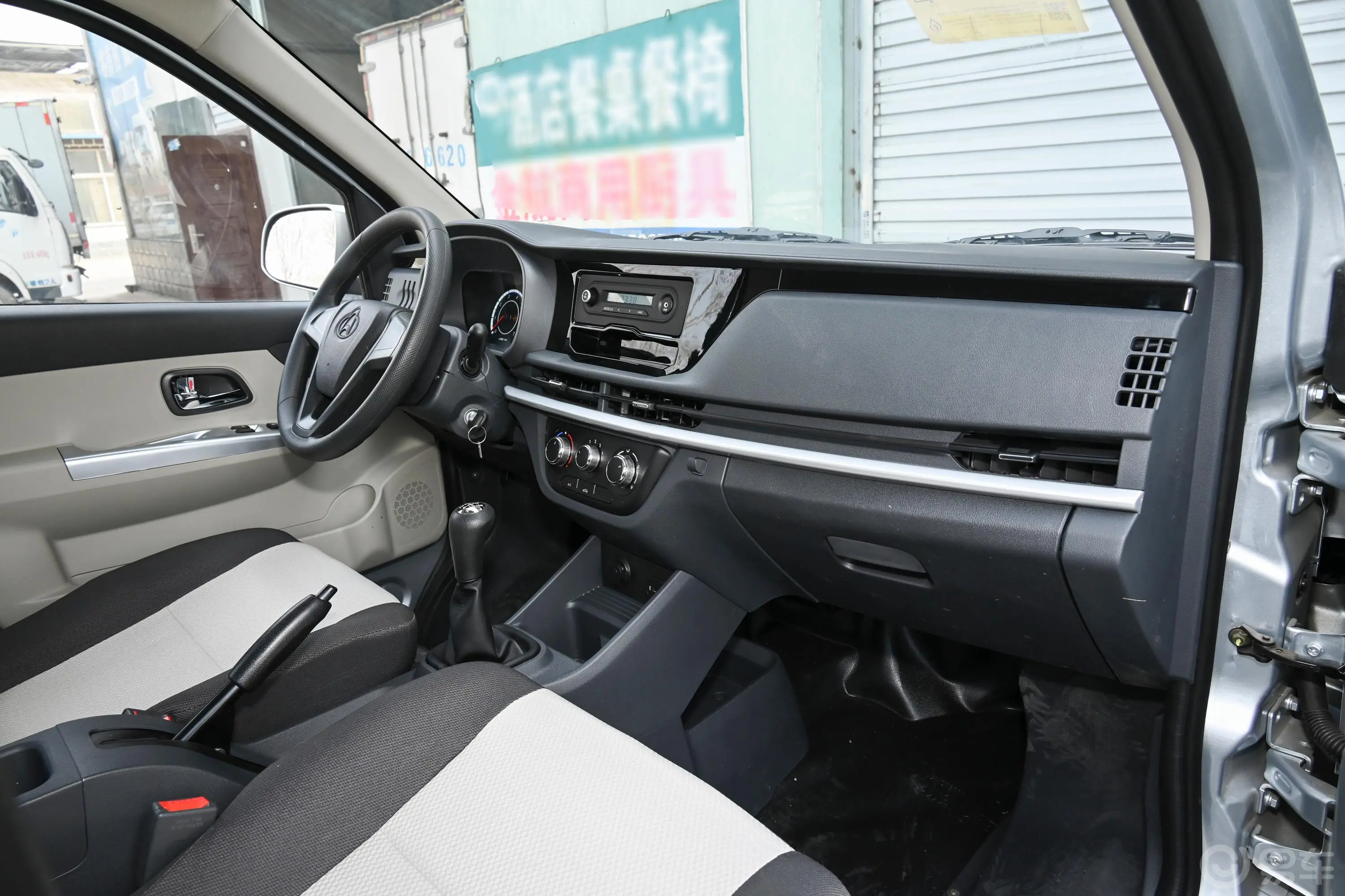 长安星卡1.5L 双排2.26米载货汽车舒适型内饰全景副驾驶员方向