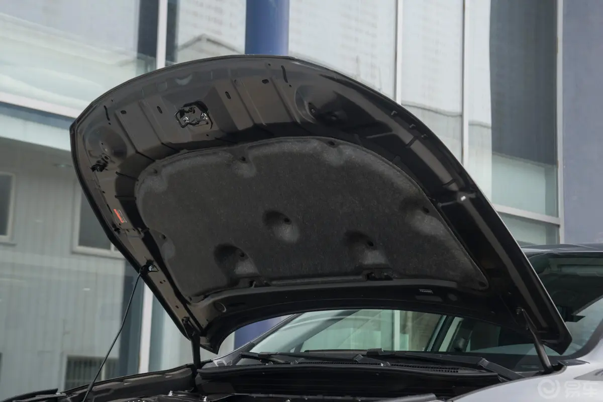 傲虎2.5i AWD探享版EyeSight发动机舱盖内侧