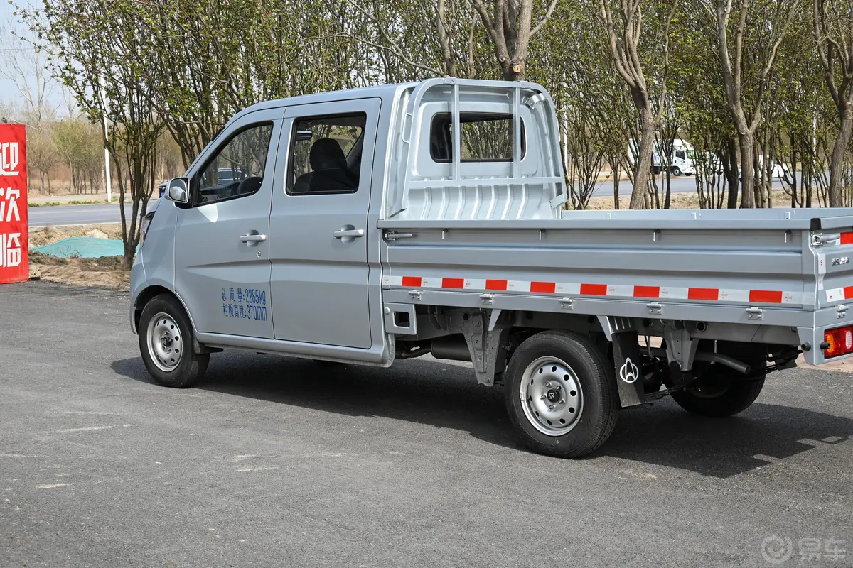长安星卡1.5L 双排2.26米载货汽车舒适型外观细节